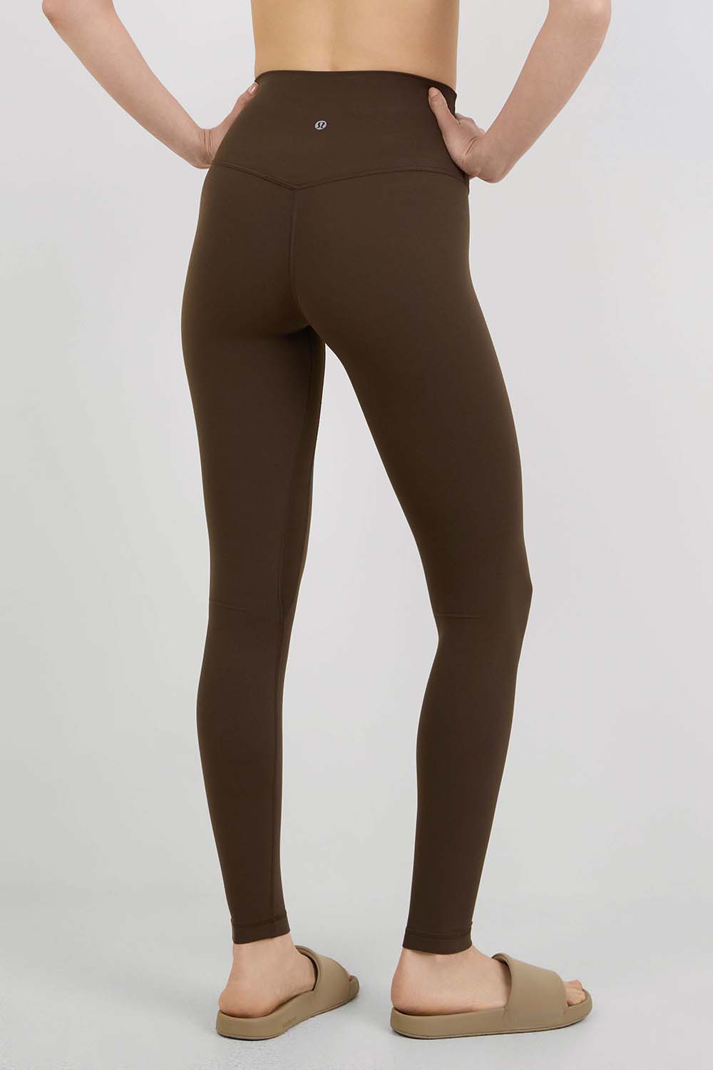 תמונת דוגמן אחורית של LULULEMON ALIGN&trade; HR PANT 28