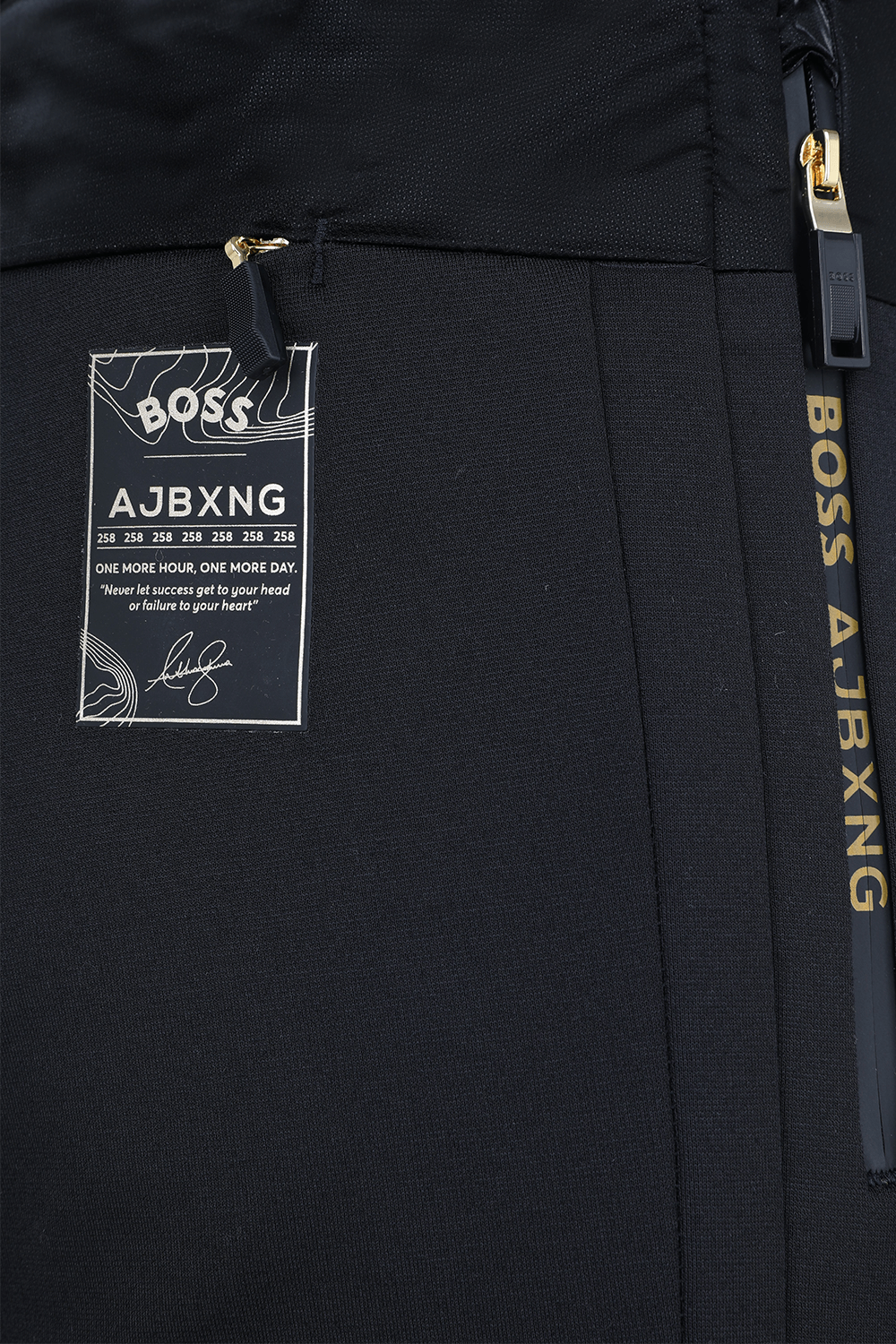 תמונה אחורית של בוס X איי-ג'יי-בי-אקס-אן-ג'י מכנסי ג'וג ספורטיביים בגזרת סלים