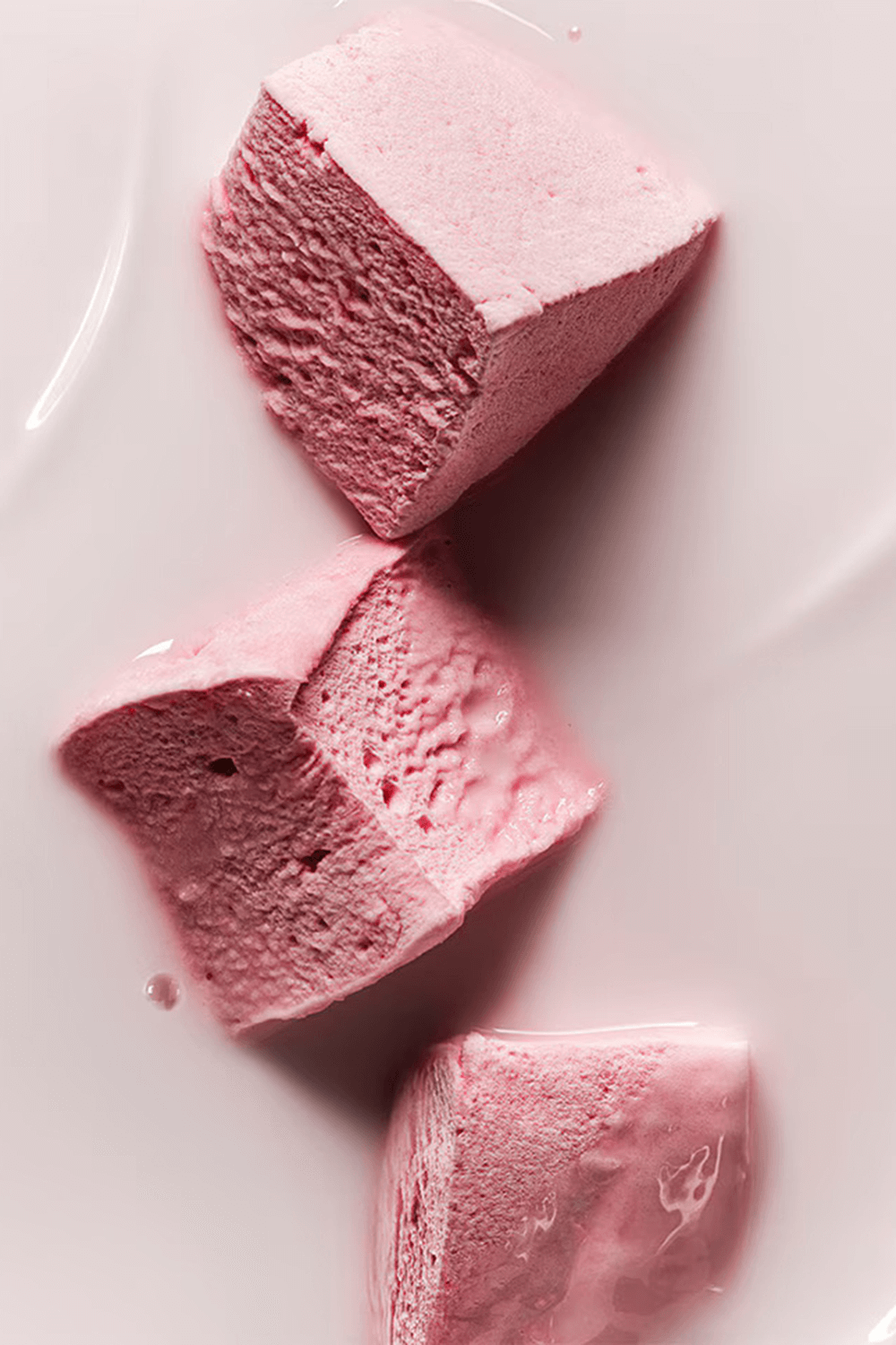 תמונה אחורית של LOVE DONT BE SHY BODY LOTION