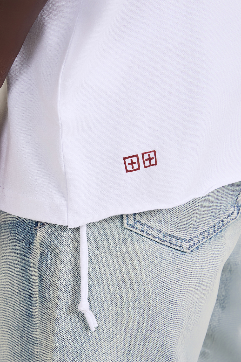 תמונת דוגמן אחורית של חולצת טי