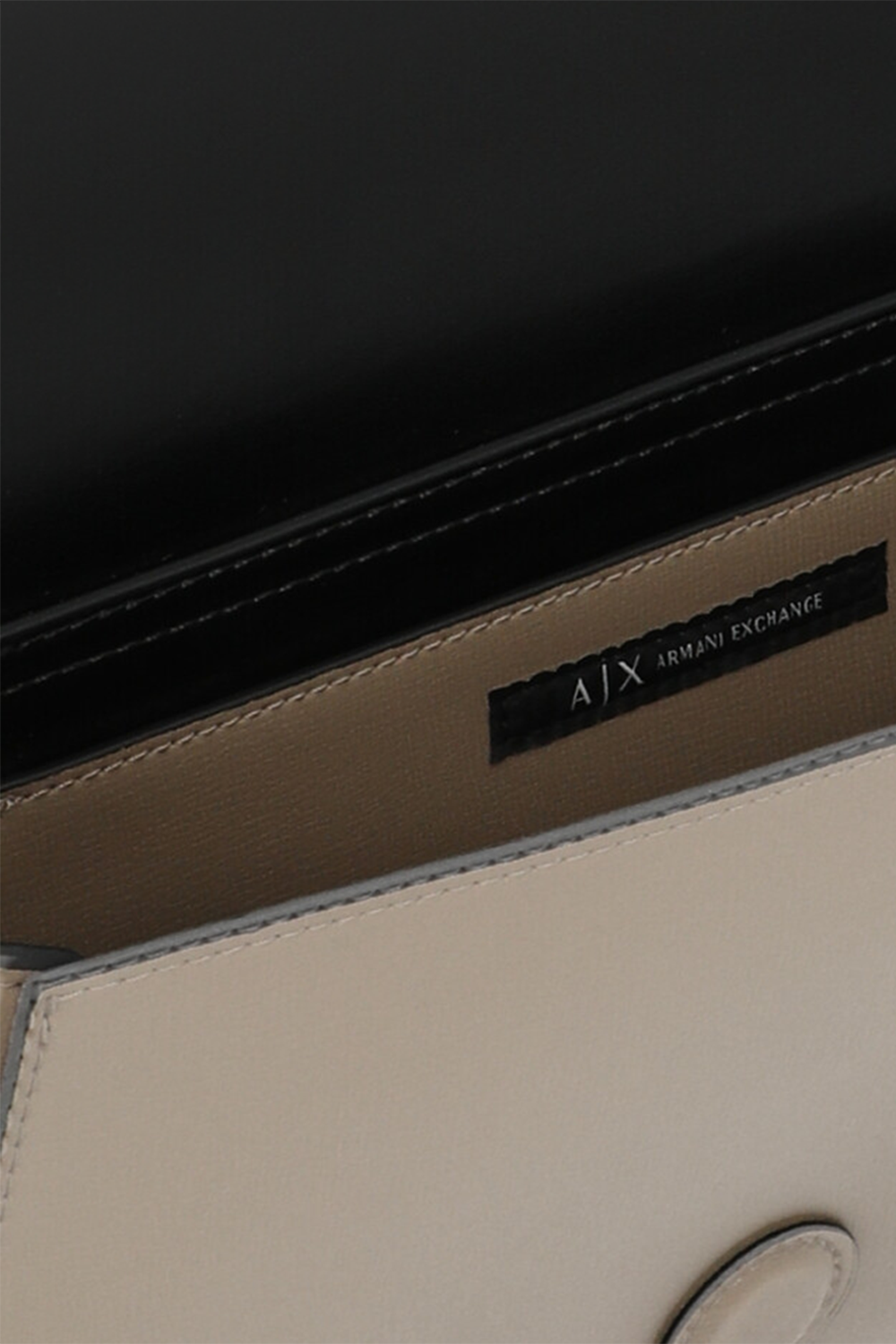 תמונת פנים של תיק קרוס מרד 19