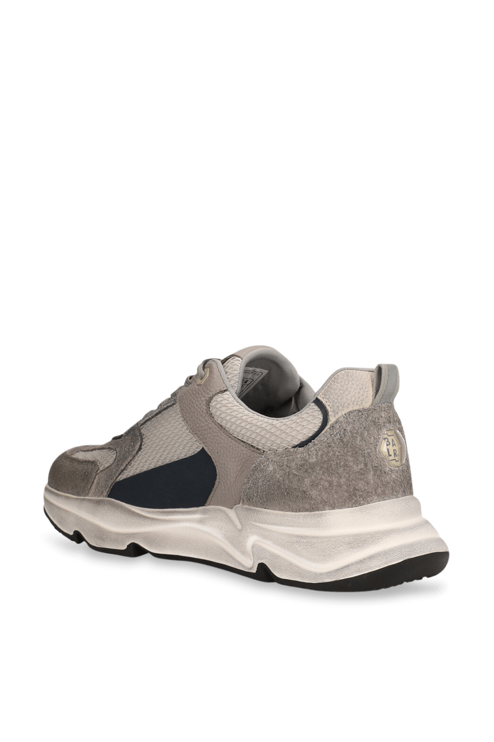 תמונה אחורית של נעלי סניקרס