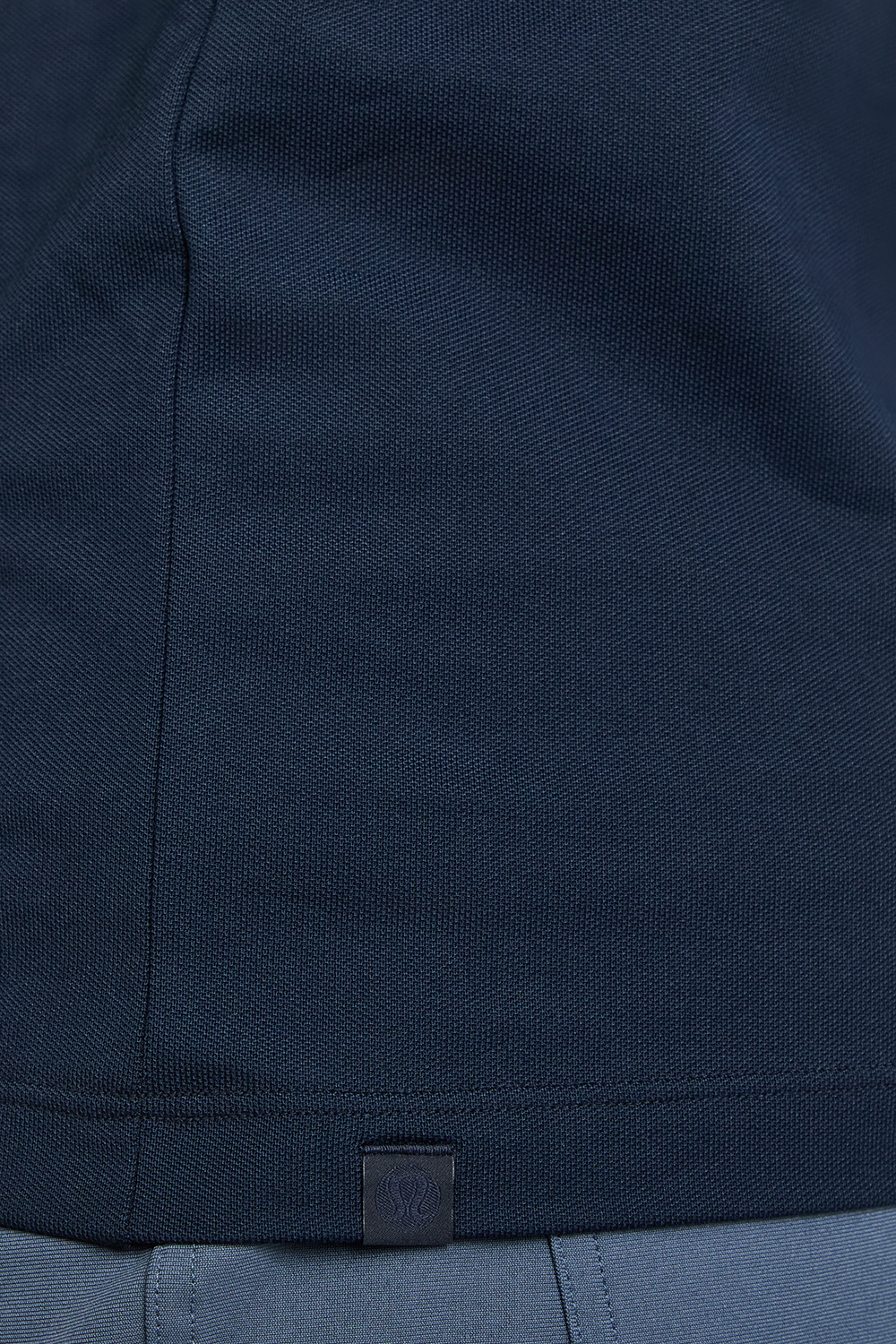 תמונת תקריב דוגמן של Classic-Fit Pique Short-Sleeve Polo Shirt