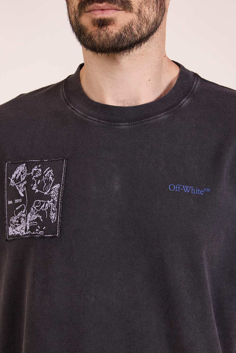 תמונת תקריב דוגמן של חולצת טי