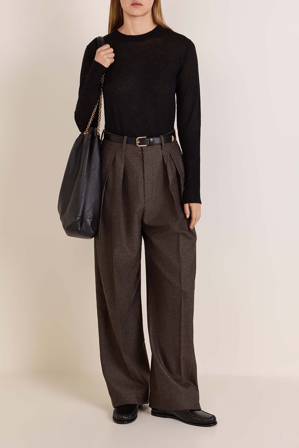 תמונת דוגמן קידמית של נעלי מוקסינים