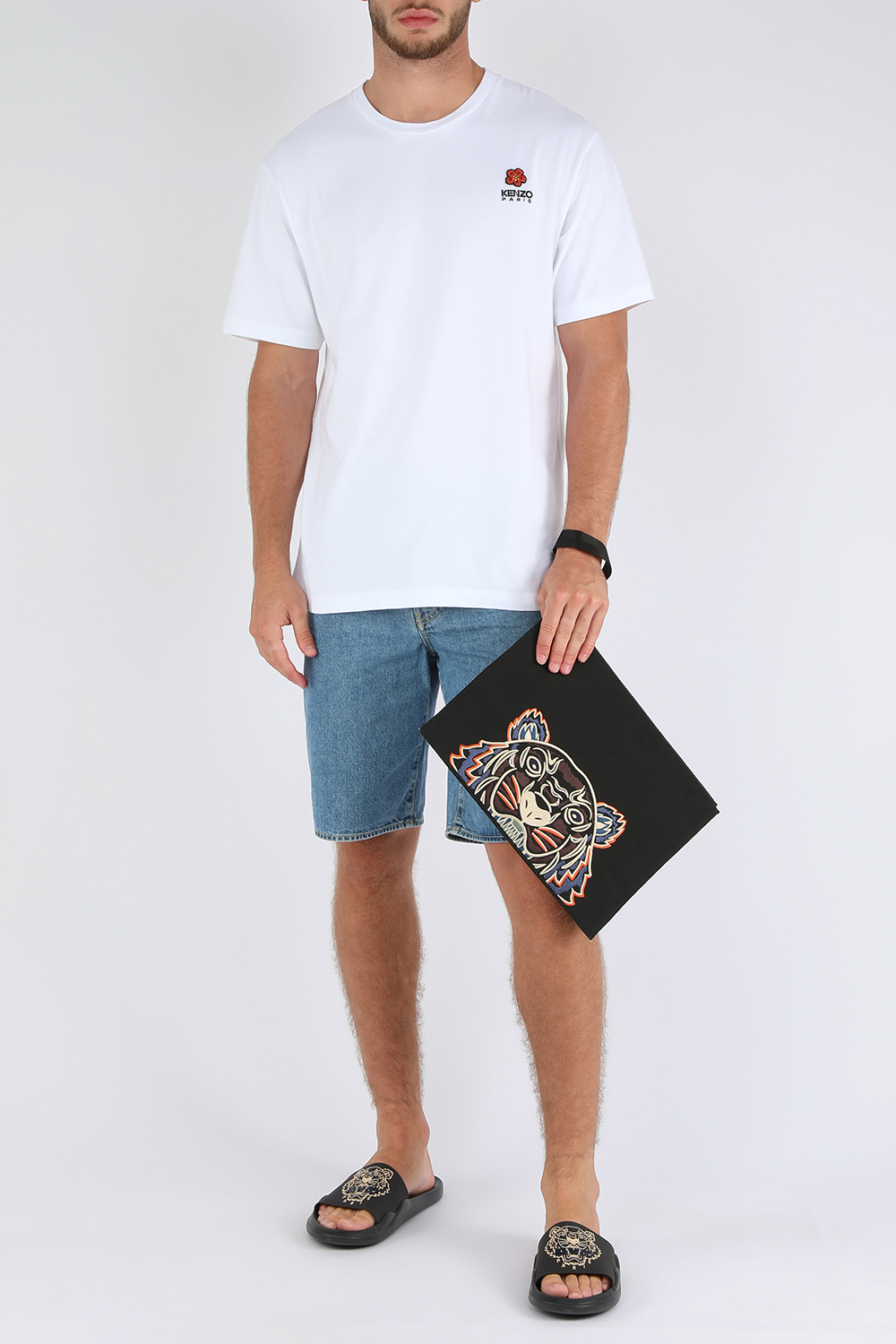 תמונת דוגמן קידמית של תיק קלאץ' מרוכסן עם נמר רקום