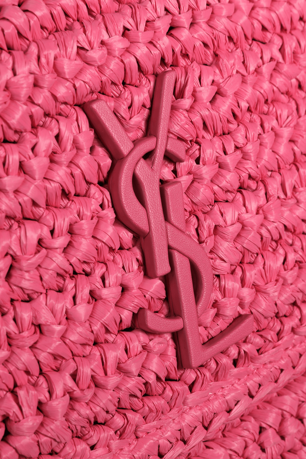 תמונת תקריב של Medium Niki Raffia Chain Bag in Pink
