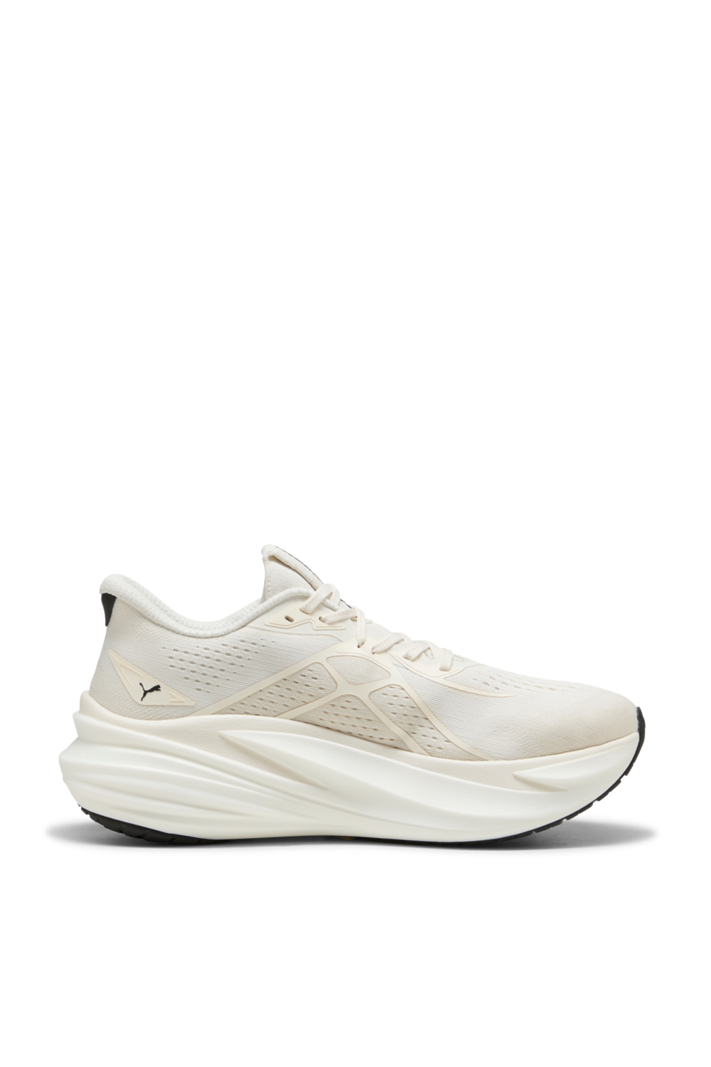 תמונה קידמית של נעלי סניקרס