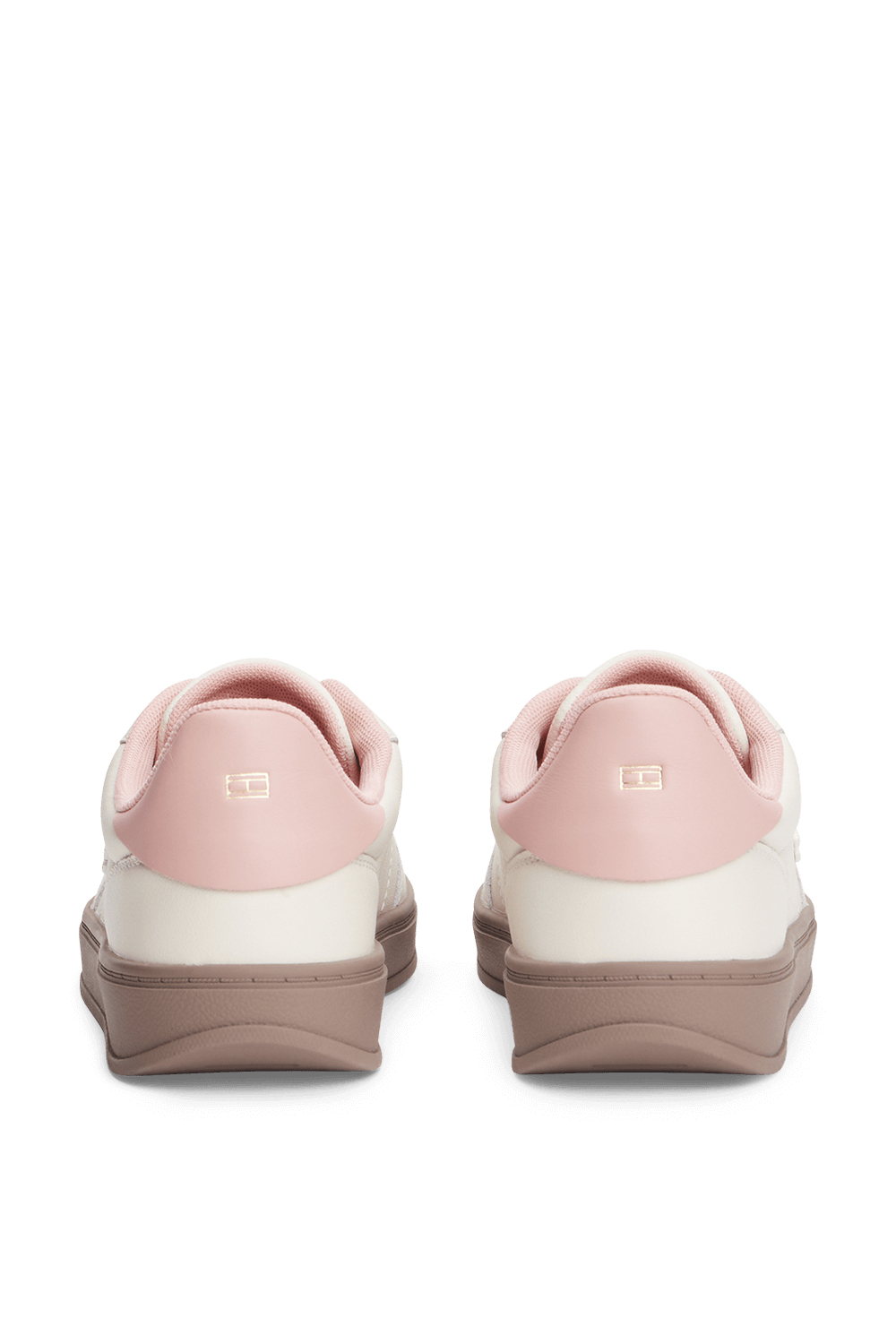 תמונת פנים של נעלי סניקרס