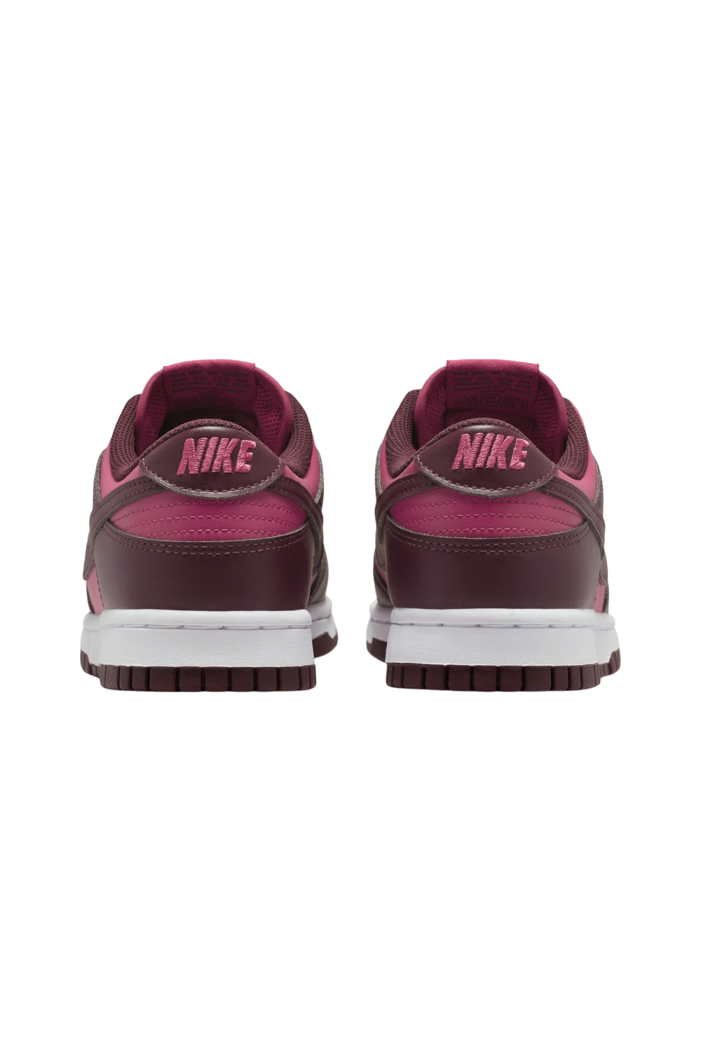 תמונת תקריב של נעלי סניקרס דאנק