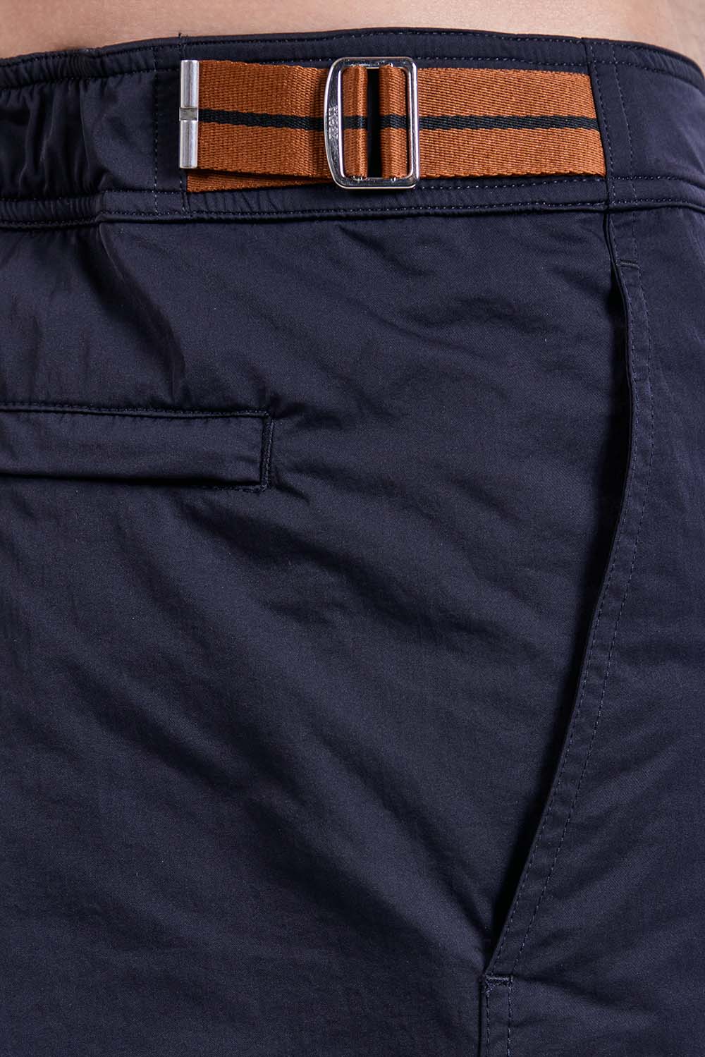 תמונת תקריב דוגמן של מכנסי בגד ים