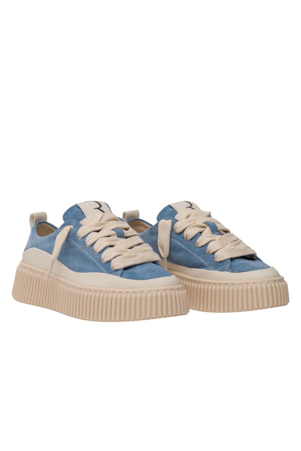 תמונת תקריב של נעלי סניקרס 2020