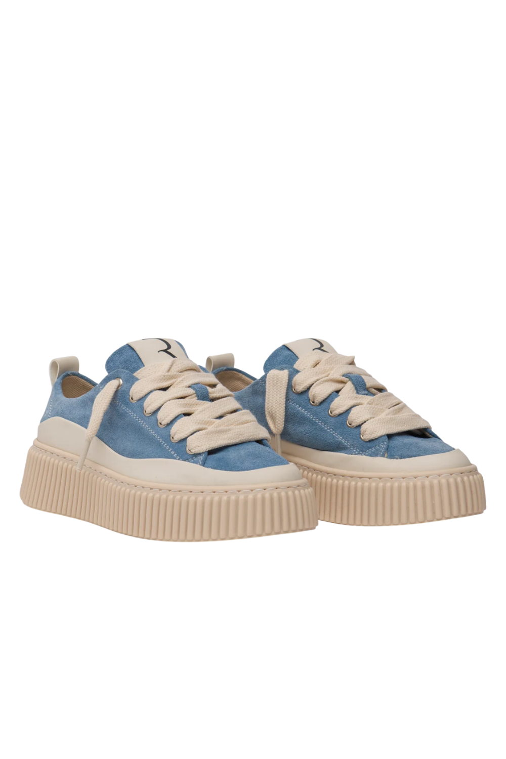 תמונת תקריב של נעלי סניקרס 2020