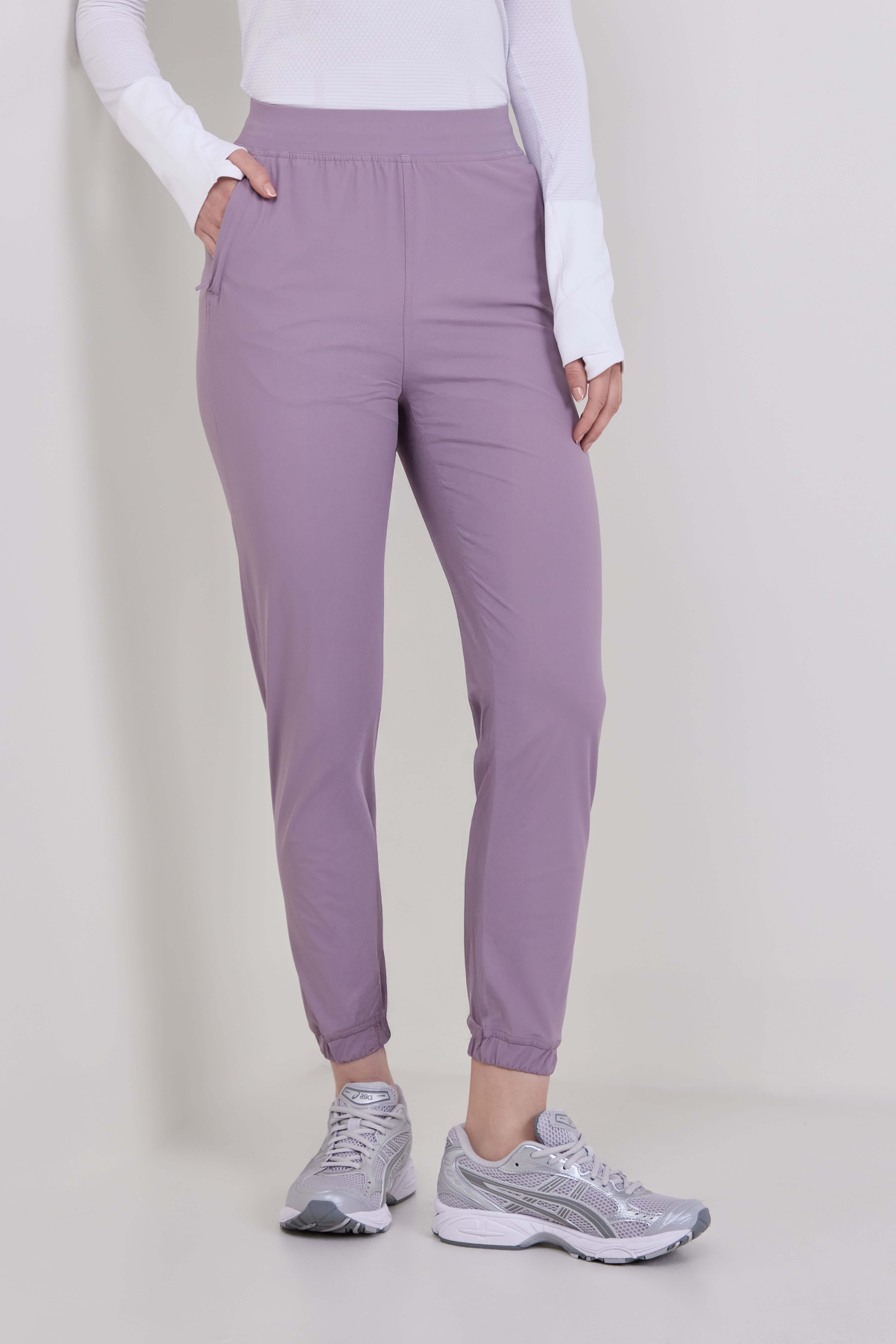 תמונת דוגמן קידמית של Adapted State High-Rise Jogger Regular