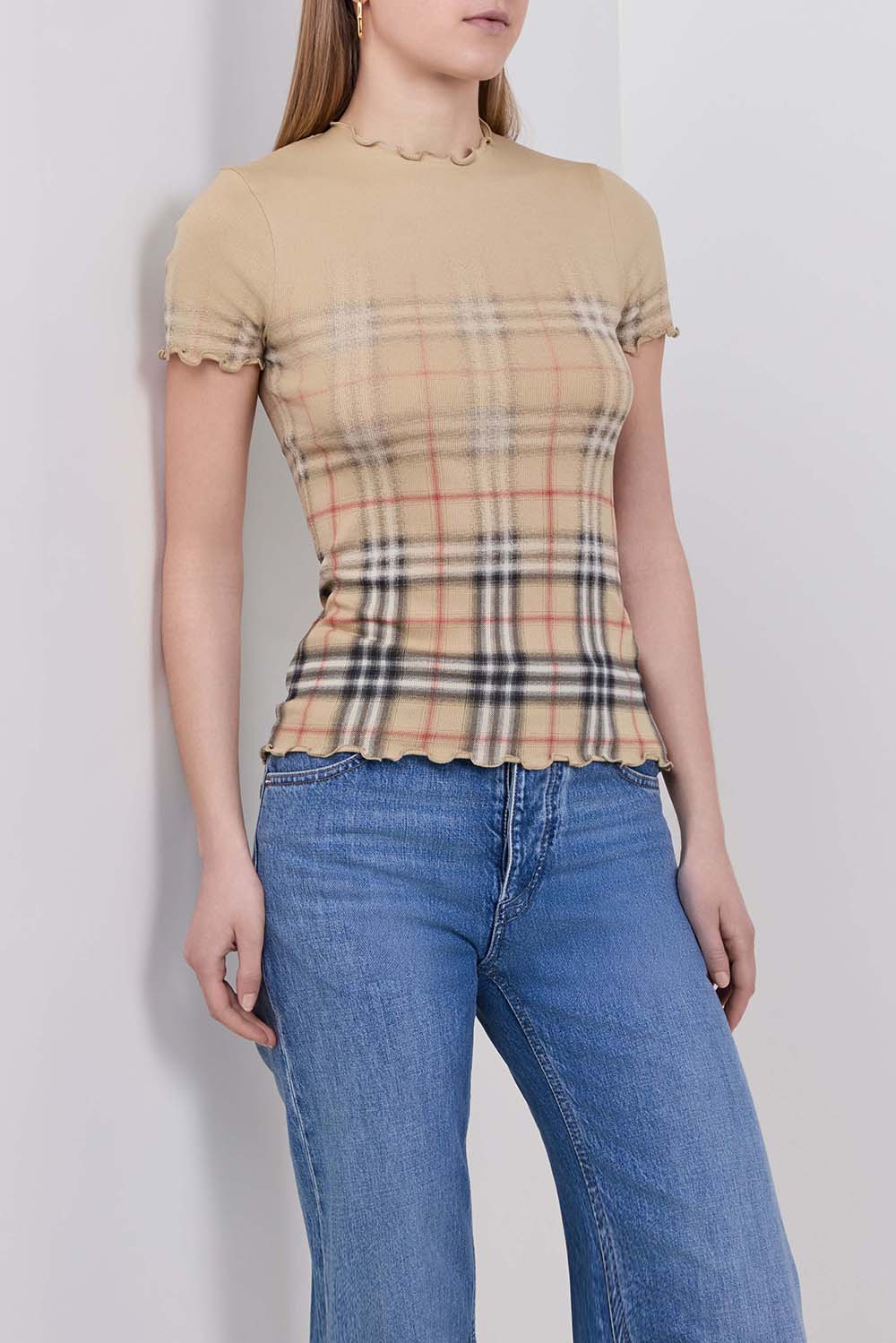 תמונת דוגמן קידמית של חולצת טי