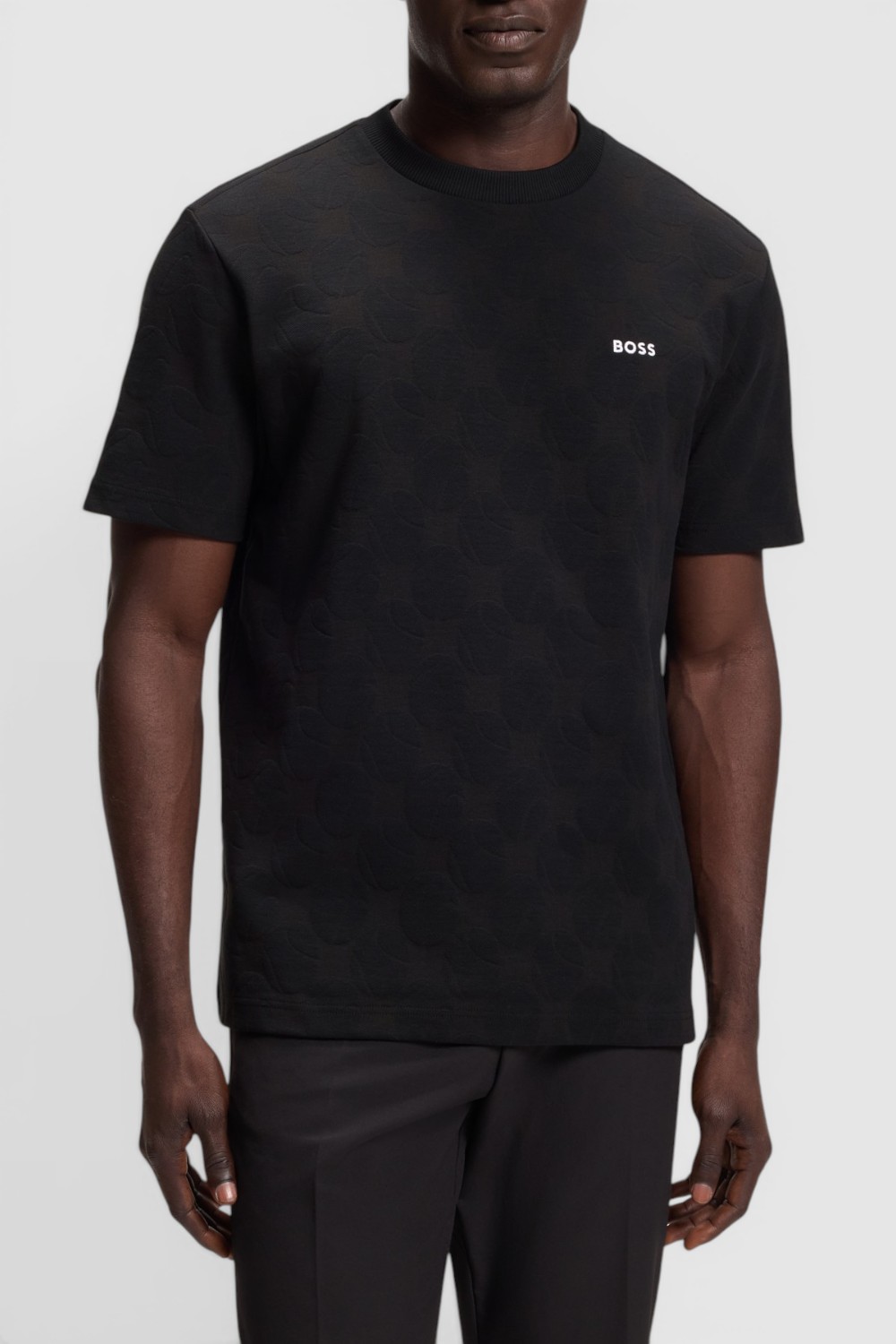 תמונת דוגמן קידמית של חולצת טי בגזרה משוחררת