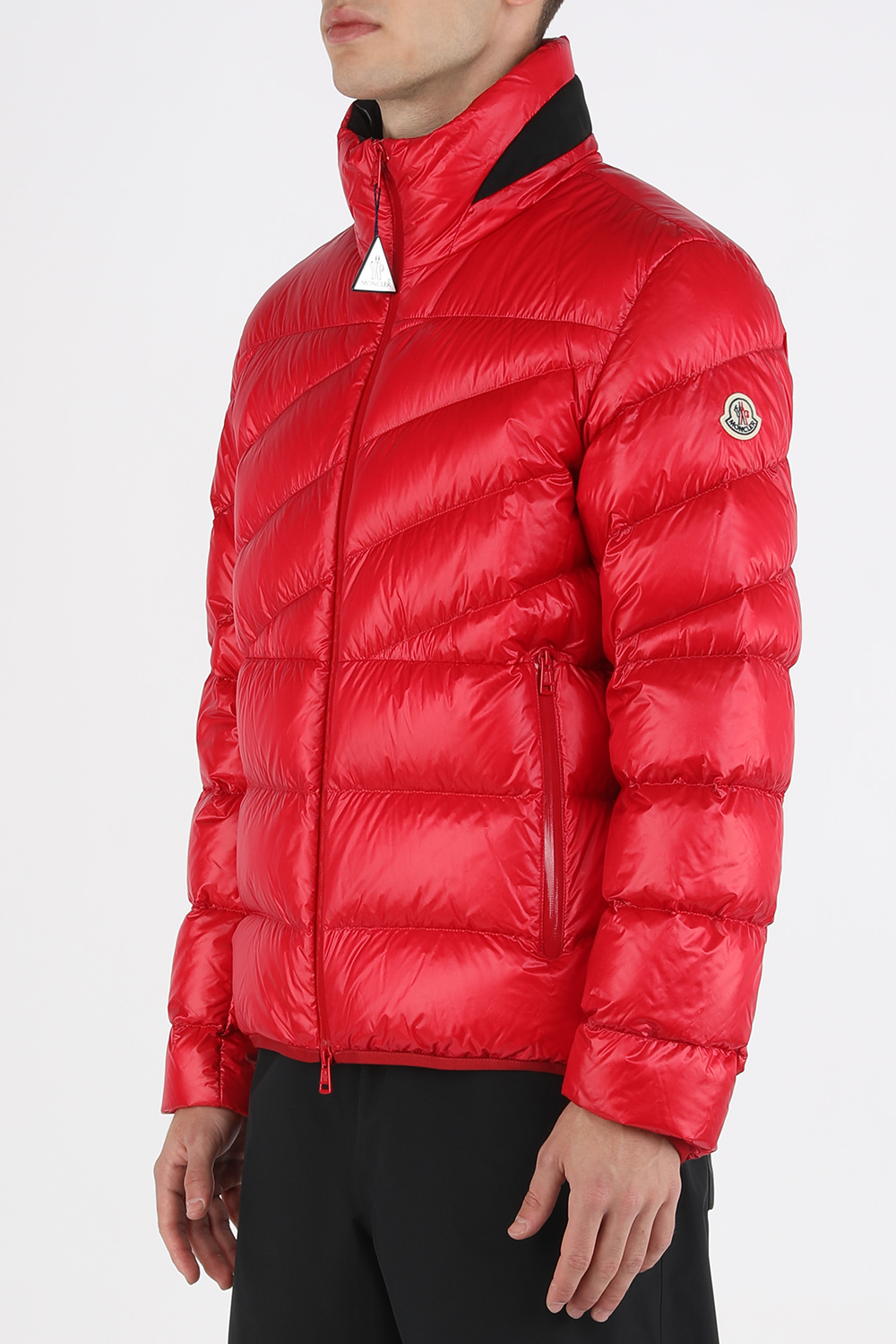 תמונת דוגמן קידמית של מעיל פאפר הנין בגוון אדום מבריק