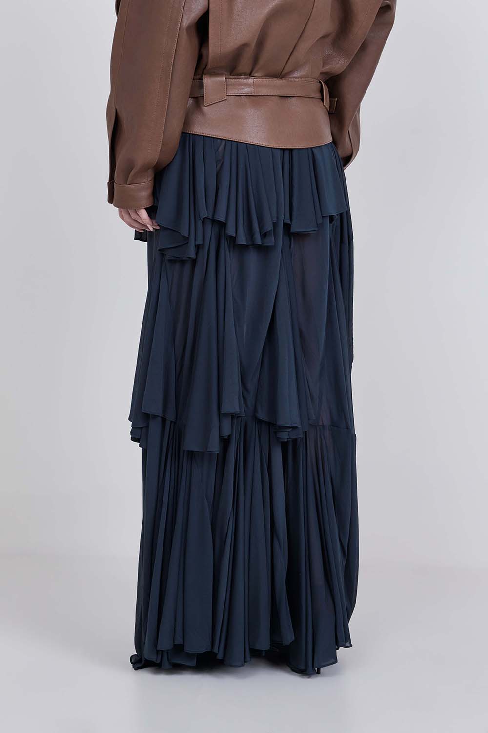 תמונת דוגמן אחורית של חצאית מקסי