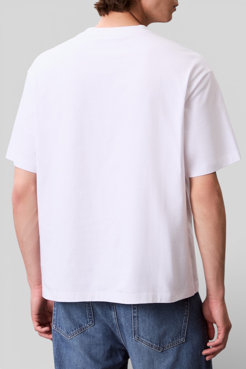 תמונת דוגמן אחורית של חולצת טי