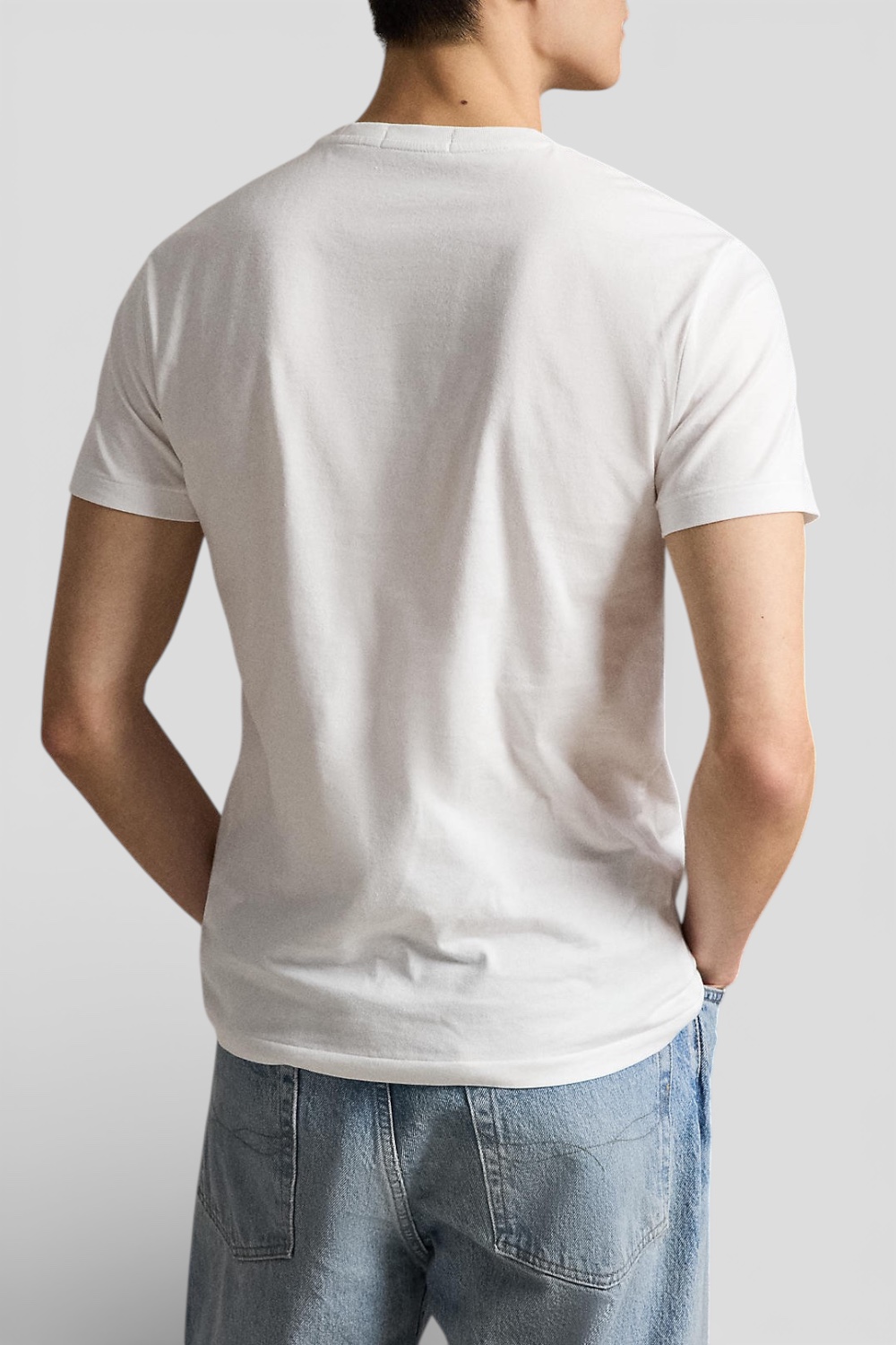 תמונת דוגמן אחורית של חולצת טי