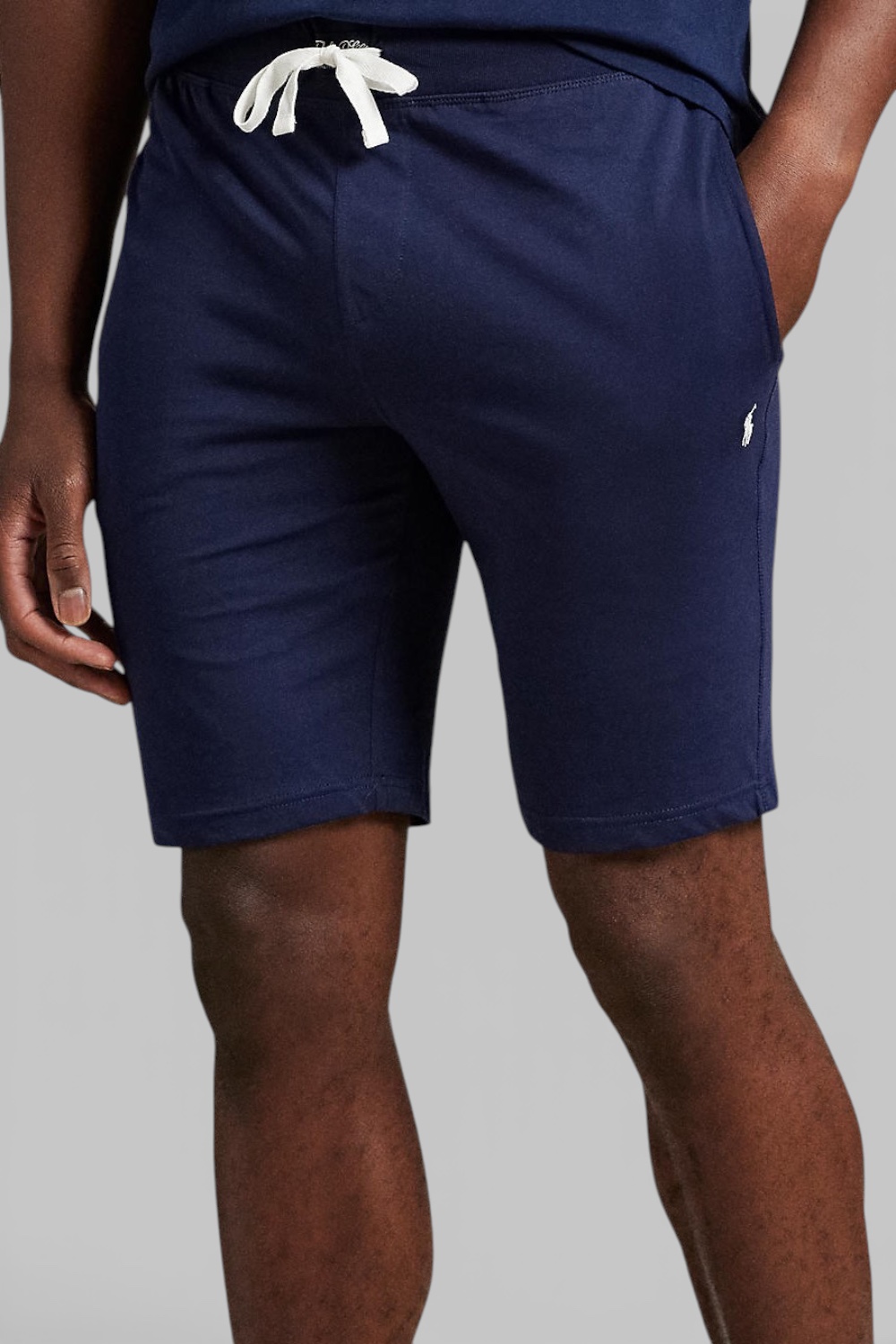 תמונת תקריב דוגמן של מכנסיים קצרים