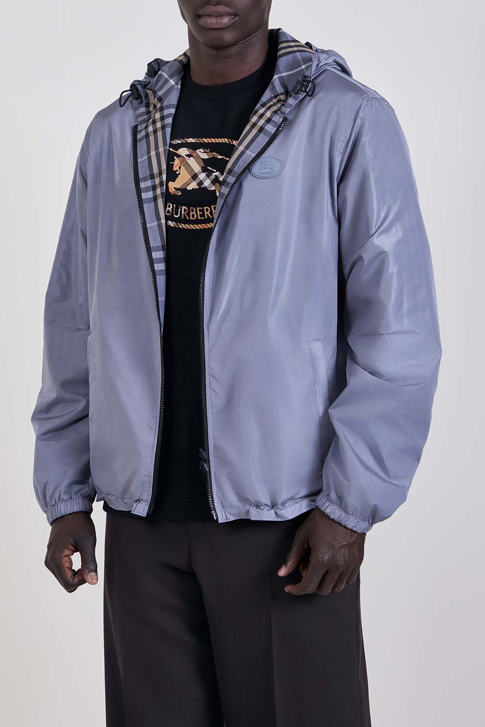 תמונת דוגמן אחורית של ז'קט קפוצ'ון דו־צדדי