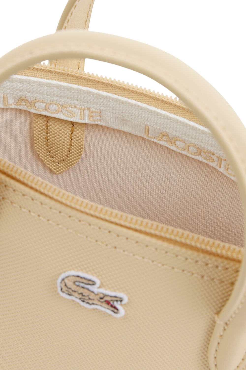 תמונת תקריב של תיק קרוסבודי L.12.12 מיני