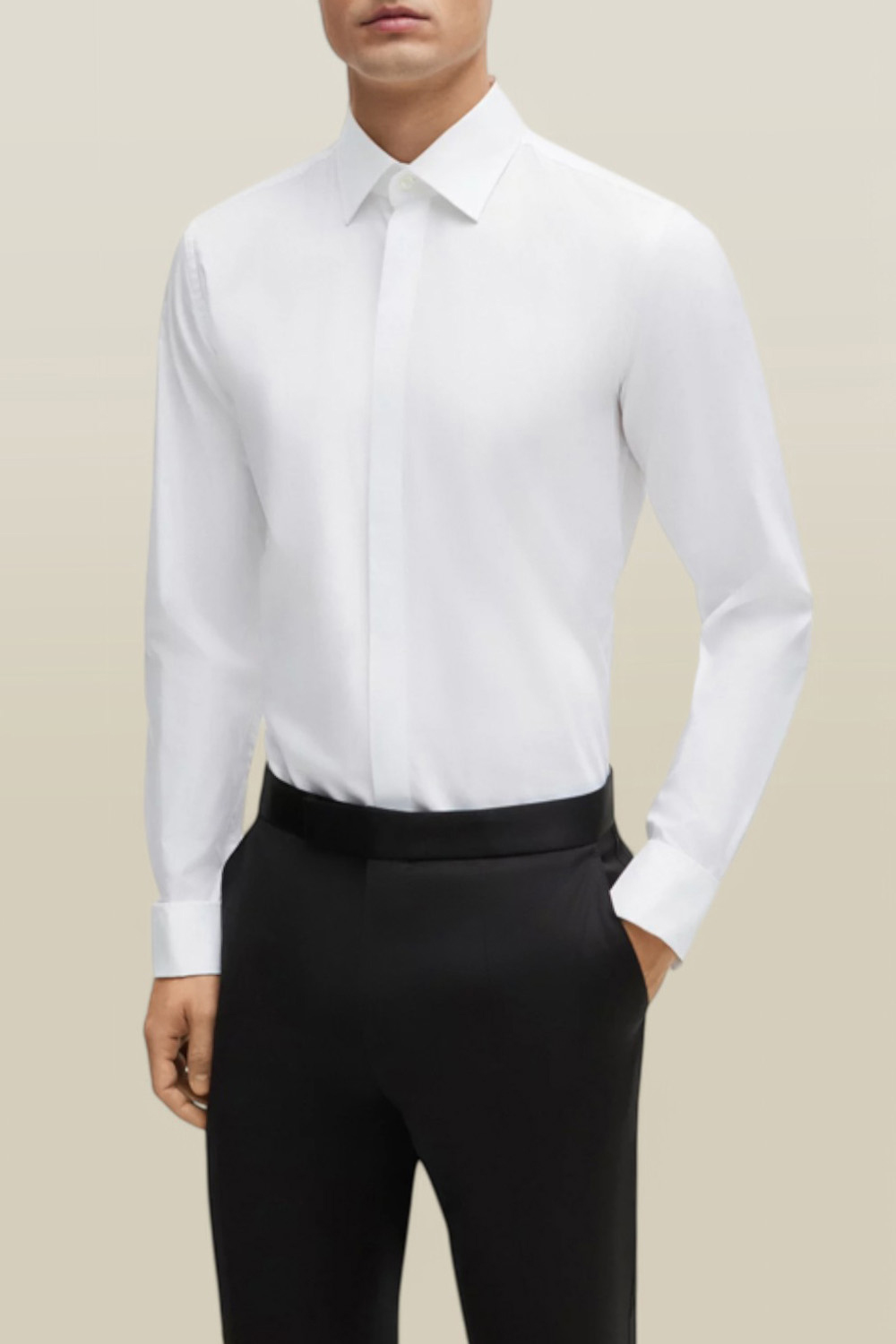 תמונת דוגמן קידמית של חולצה מכופתרת