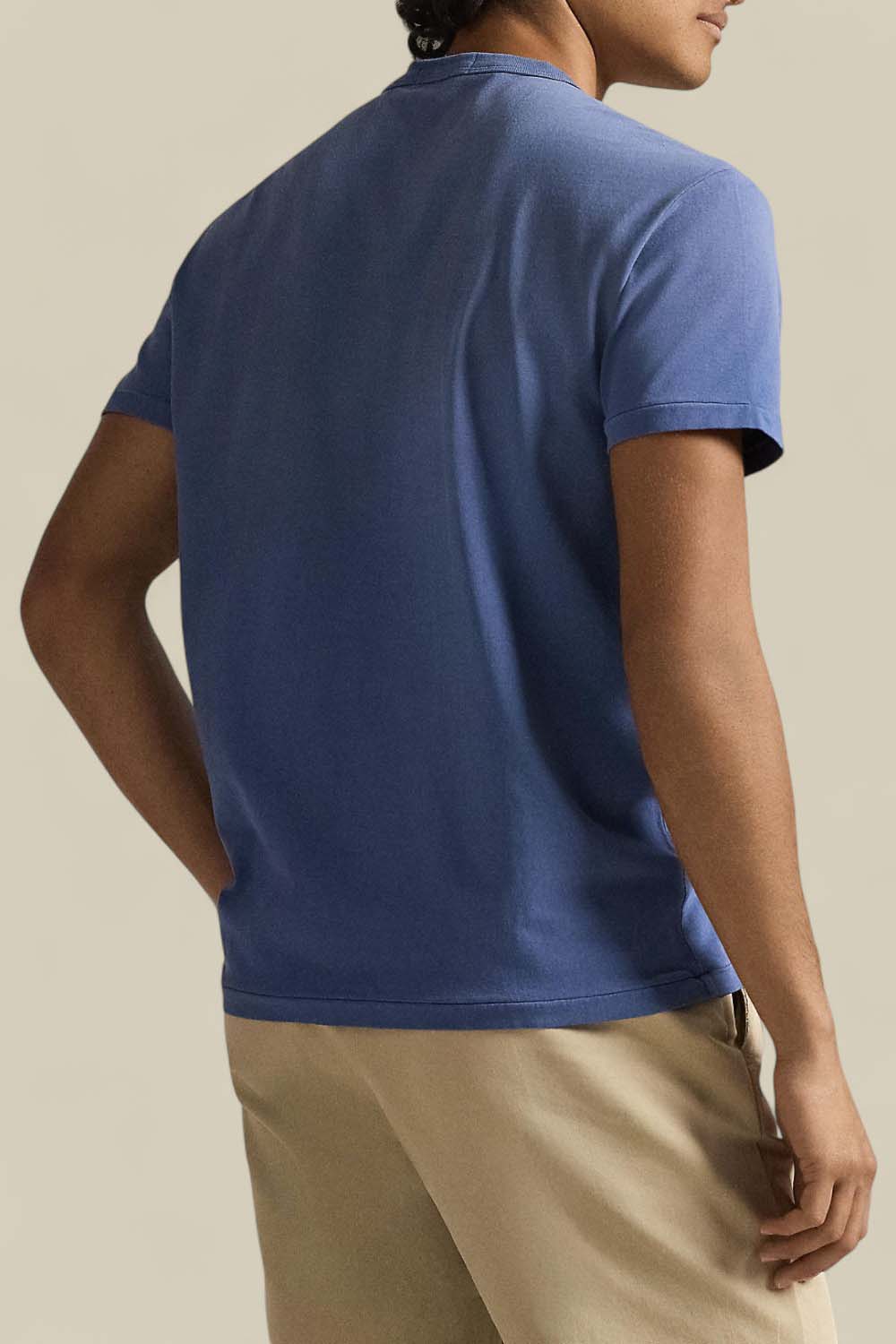 תמונת דוגמן אחורית של חולצת טי