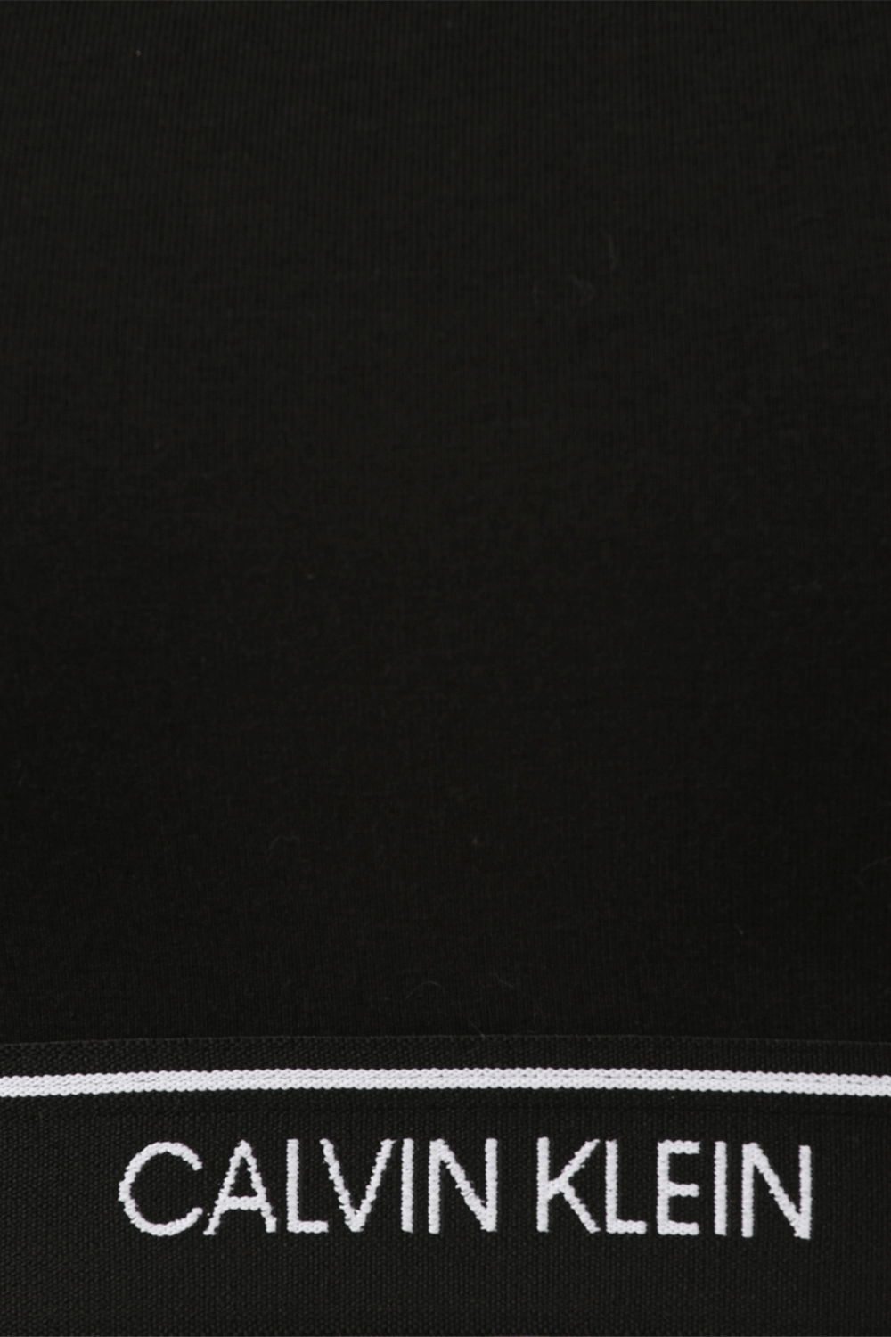 תמונה אחורית של טופ ספורטיבי שחור עם לוגוטייפ