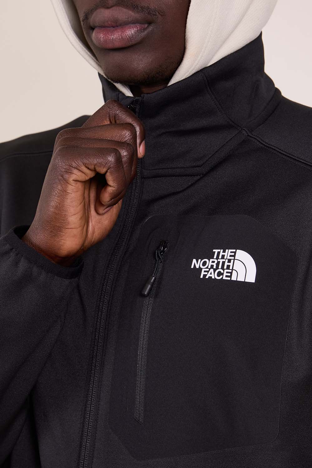 תמונת תקריב דוגמן של ז'קט רוח אפקס קרסט