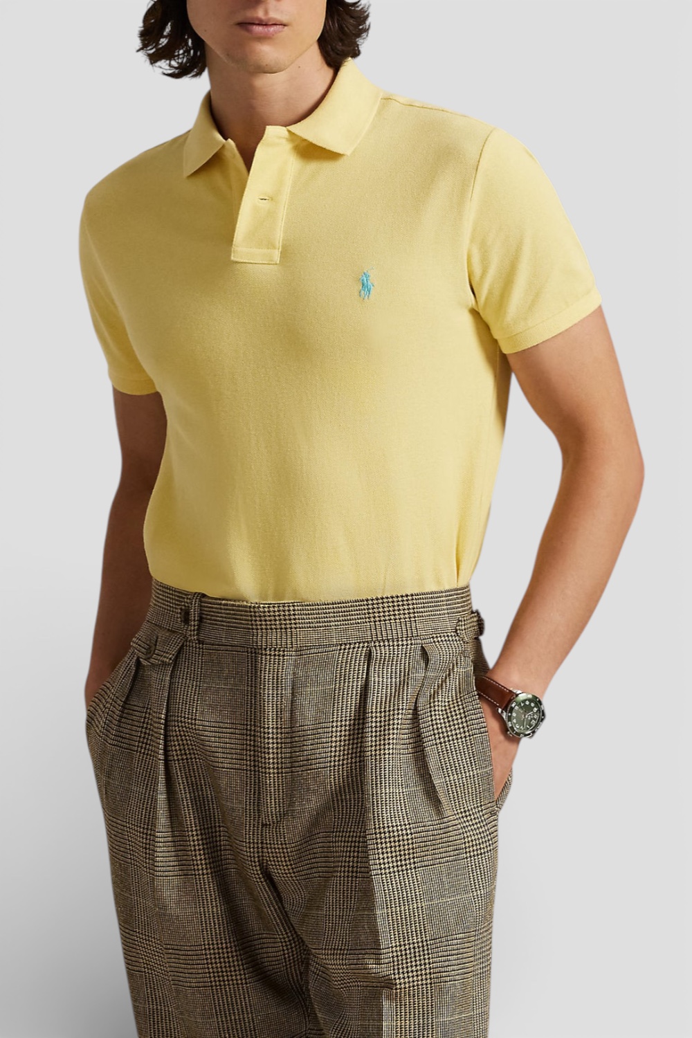 תמונת דוגמן קידמית של חולצת פולו