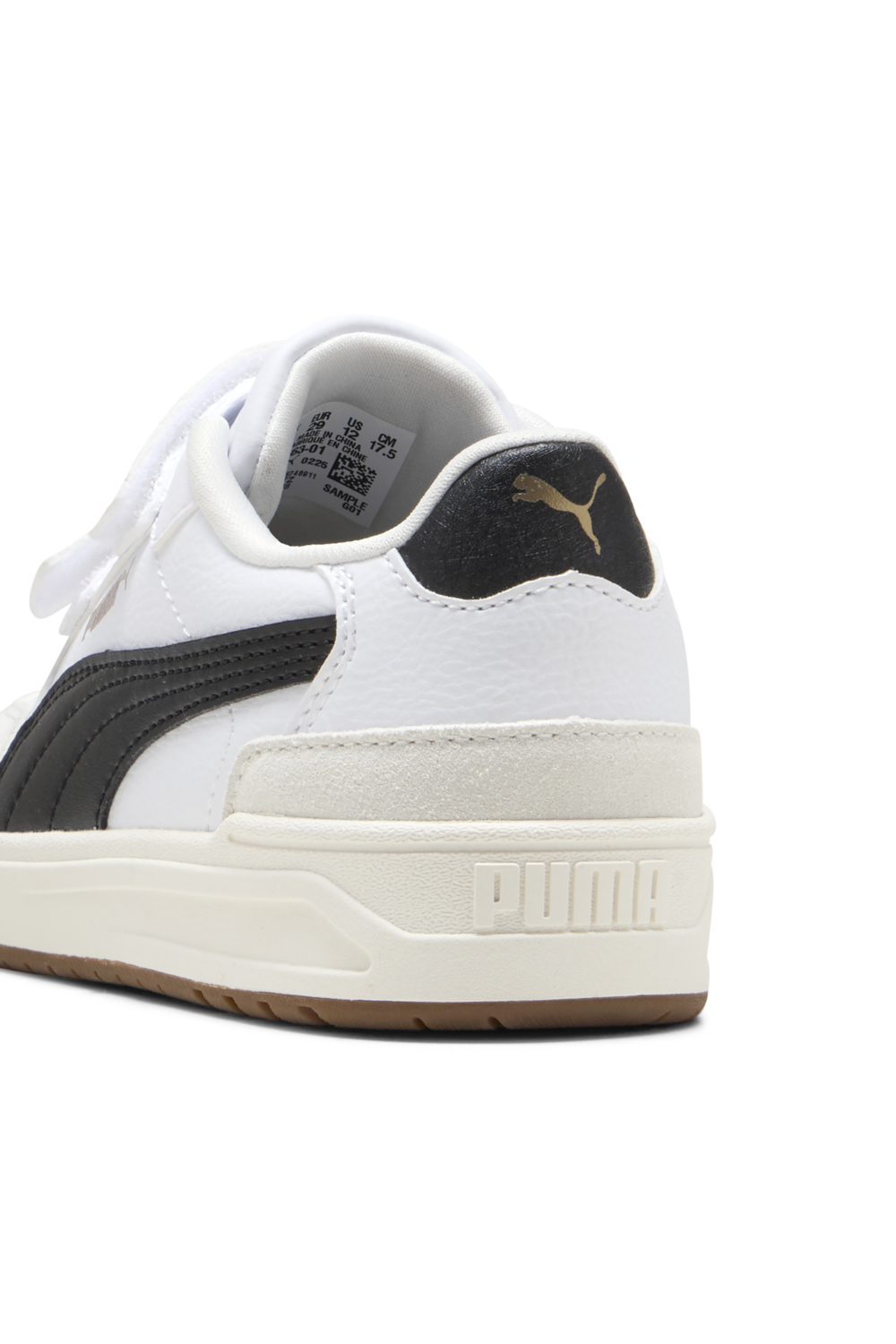 תמונת פנים של נעלי סניקרס