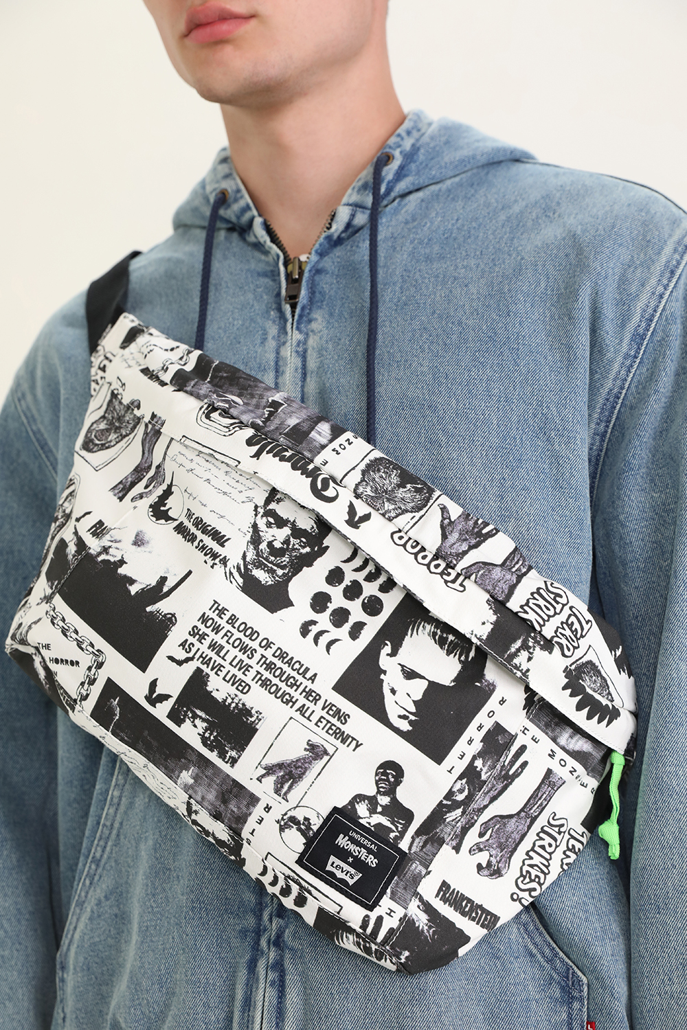 תמונת דוגמן קידמית של ליוויס X מפלצות יוניברסל תיק פאוץ'