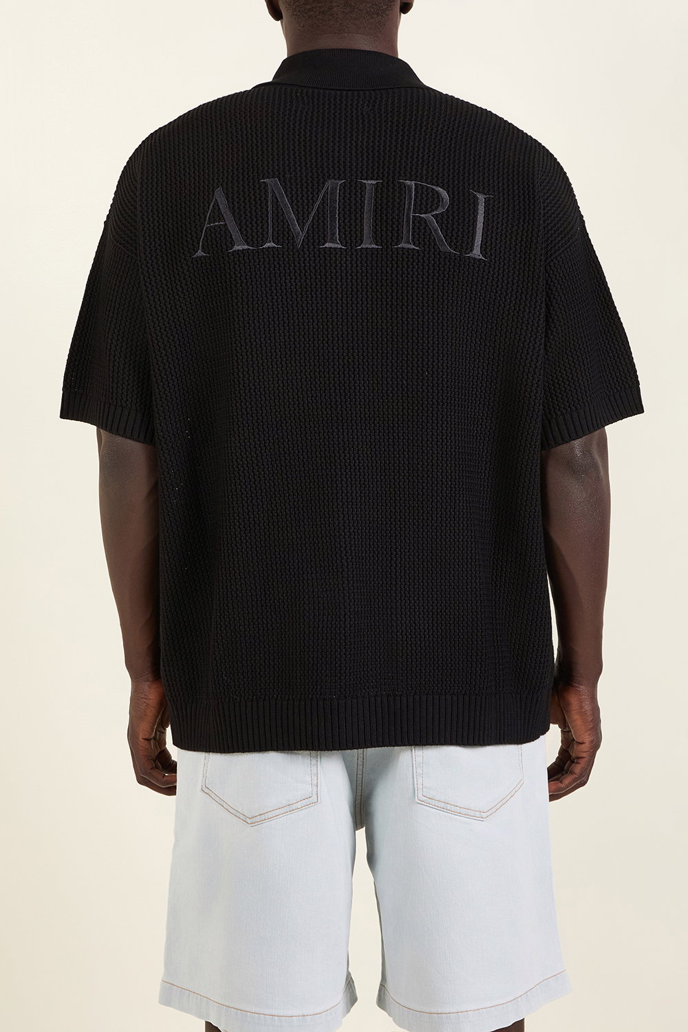 תמונת דוגמן אחורית של חולצת כפתורים קרושה