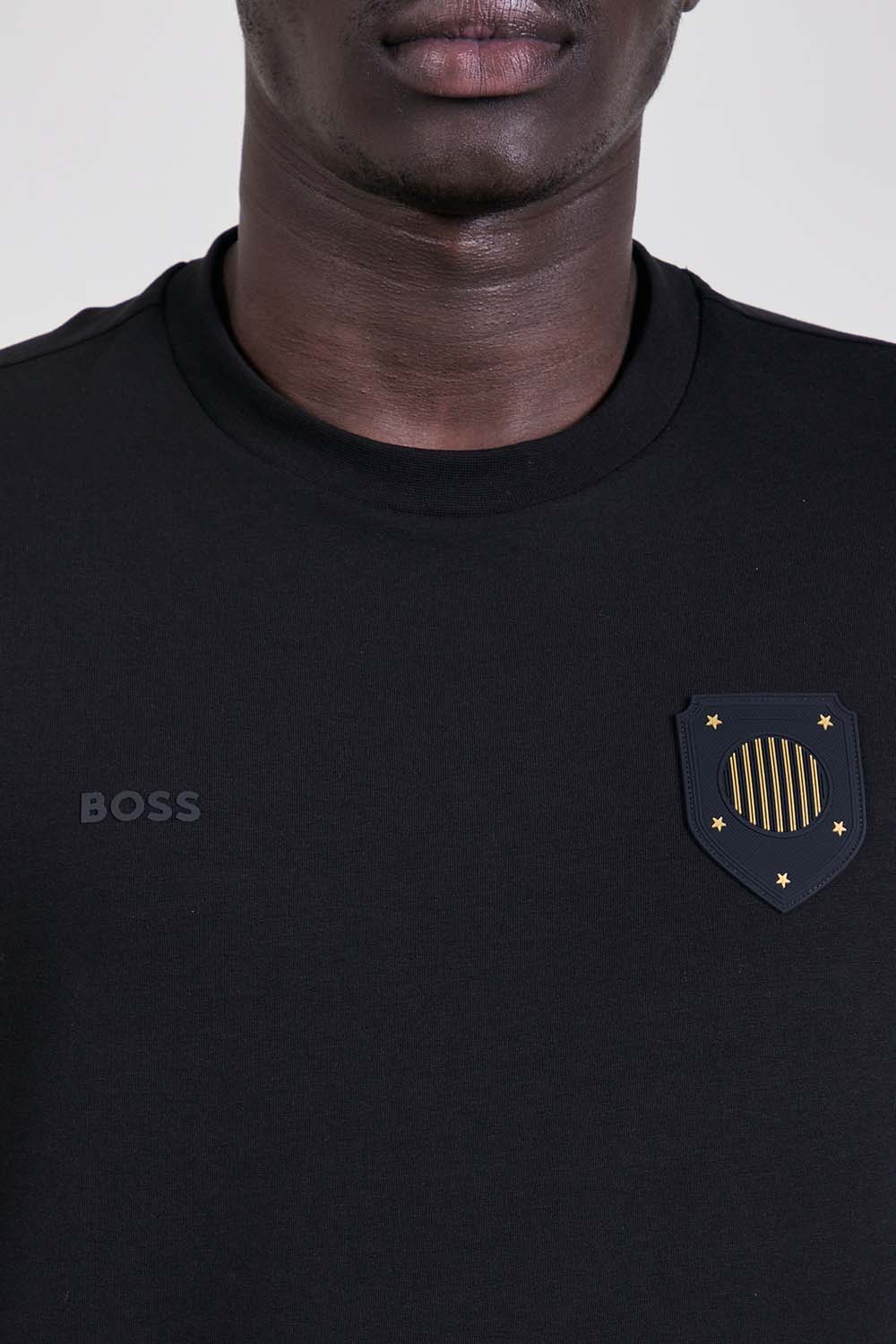 תמונת תקריב דוגמן של חולצת טי