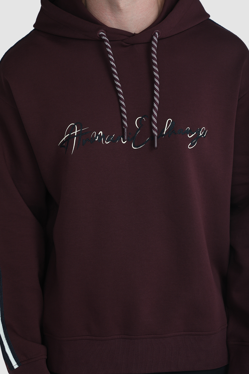 תמונת תקריב דוגמן של סווטשירט קפוצ`ון