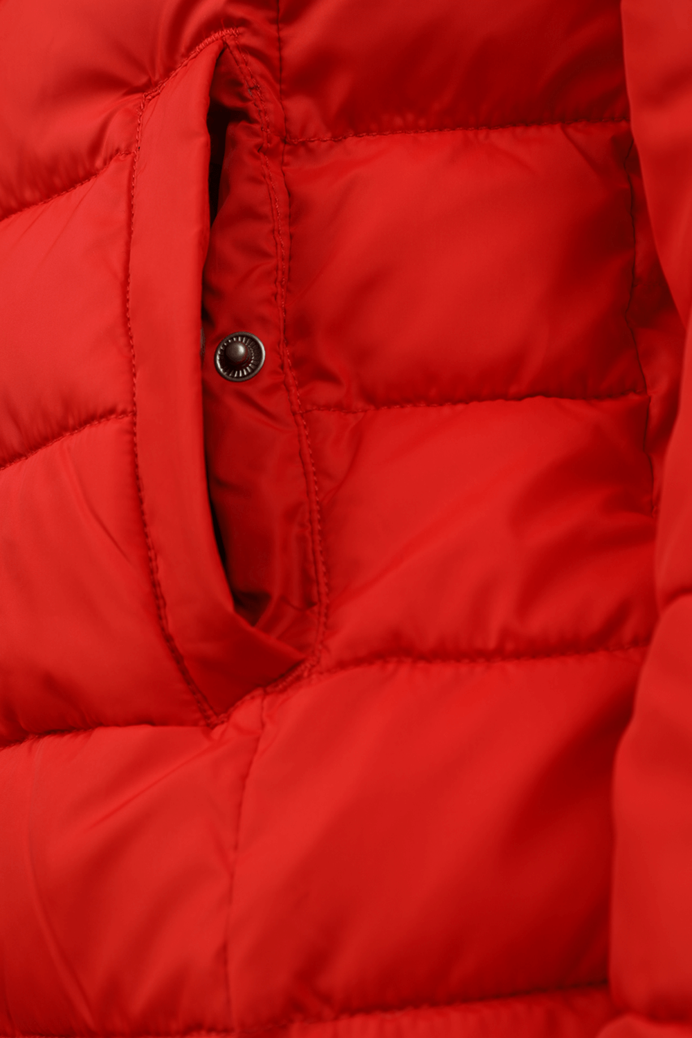 תמונה אחורית של מעיל פאפר קולור-בלוק בצבעי כחול לבן ואדום