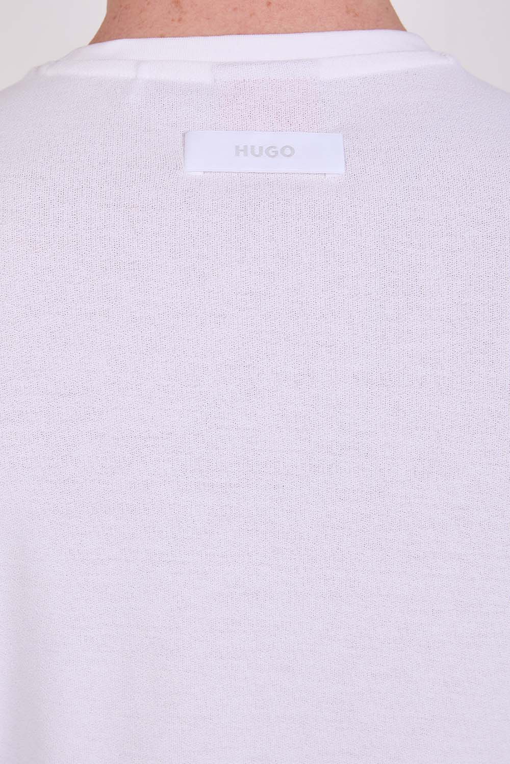 תמונת תקריב דוגמן של חולצת טי