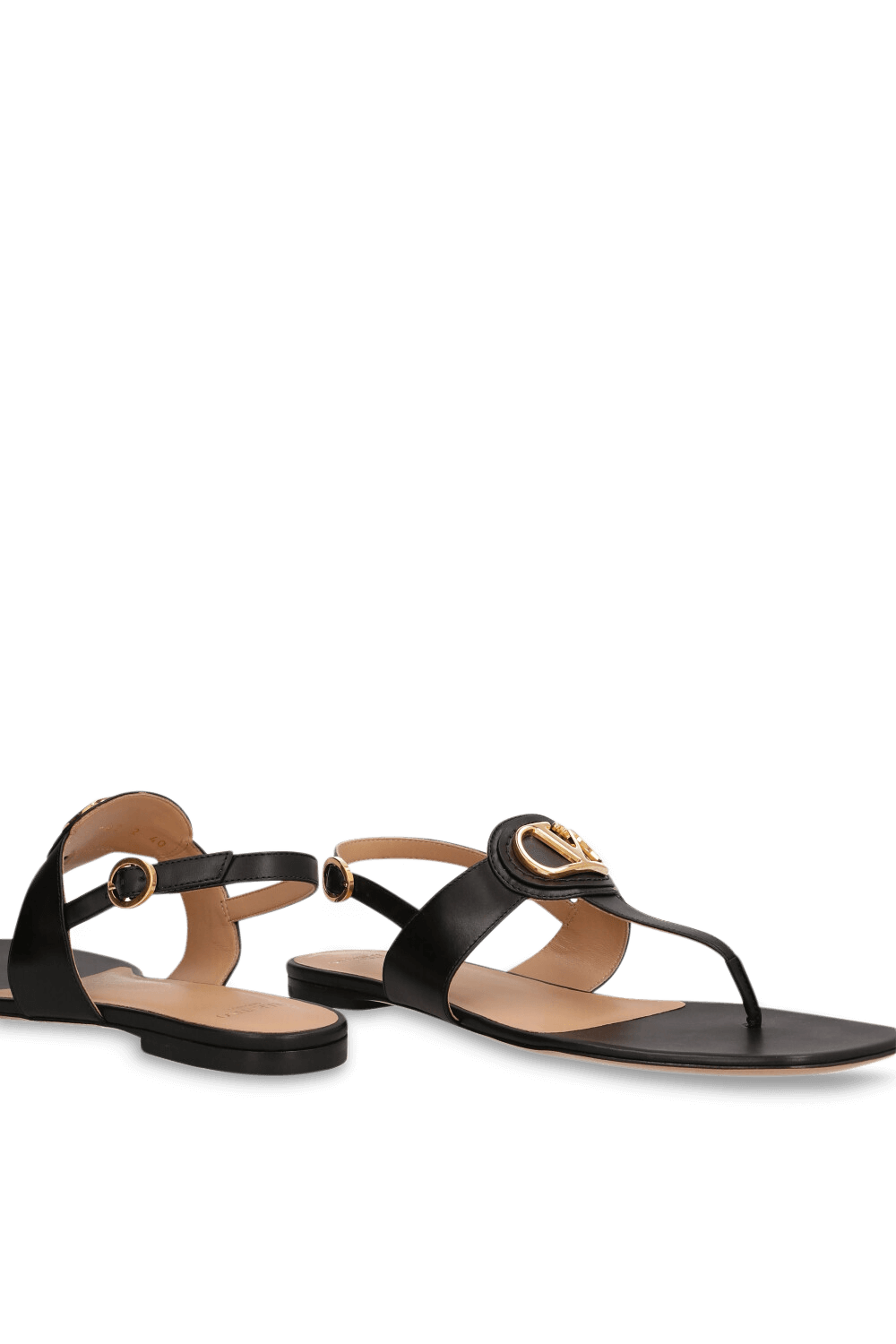 תמונת תקריב של סנדלי סלינג בק