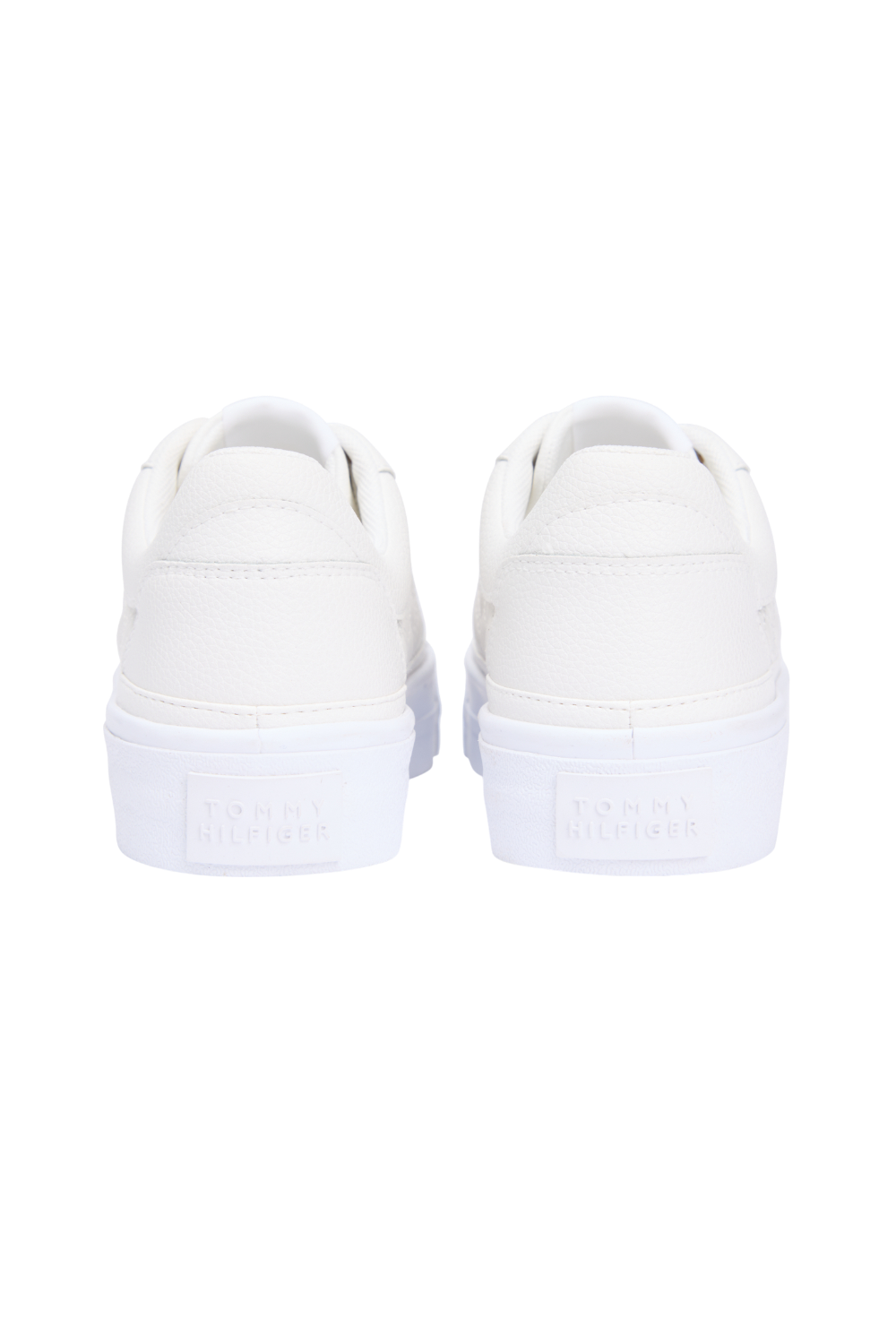 תמונת תקריב של נעלי סניקרס פלטפורמה