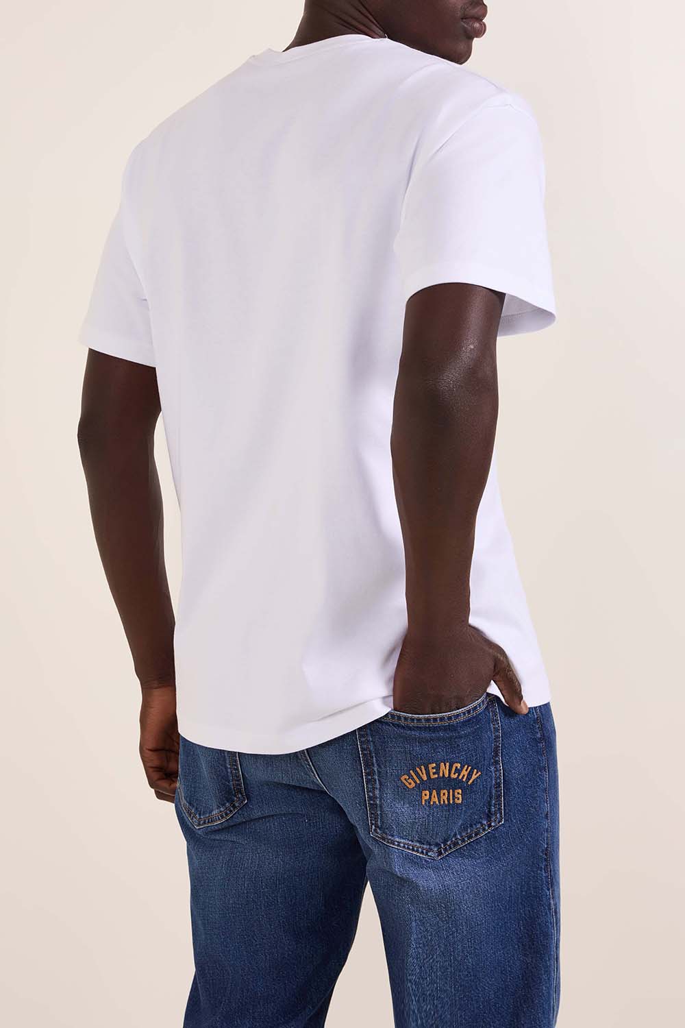 תמונת דוגמן אחורית של חולצת טי