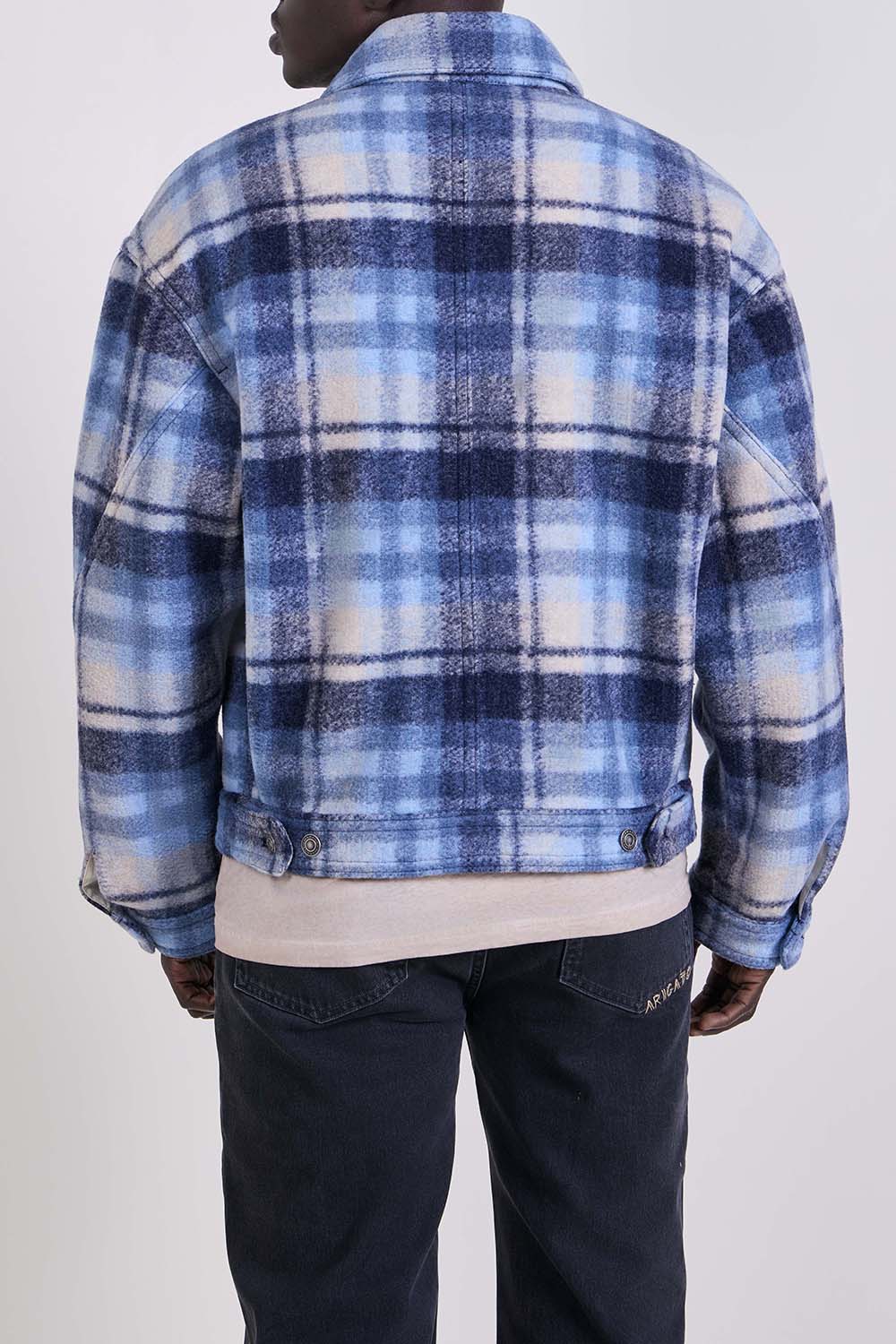 תמונת דוגמן אחורית של ז'קט משבצות בריפוד קל