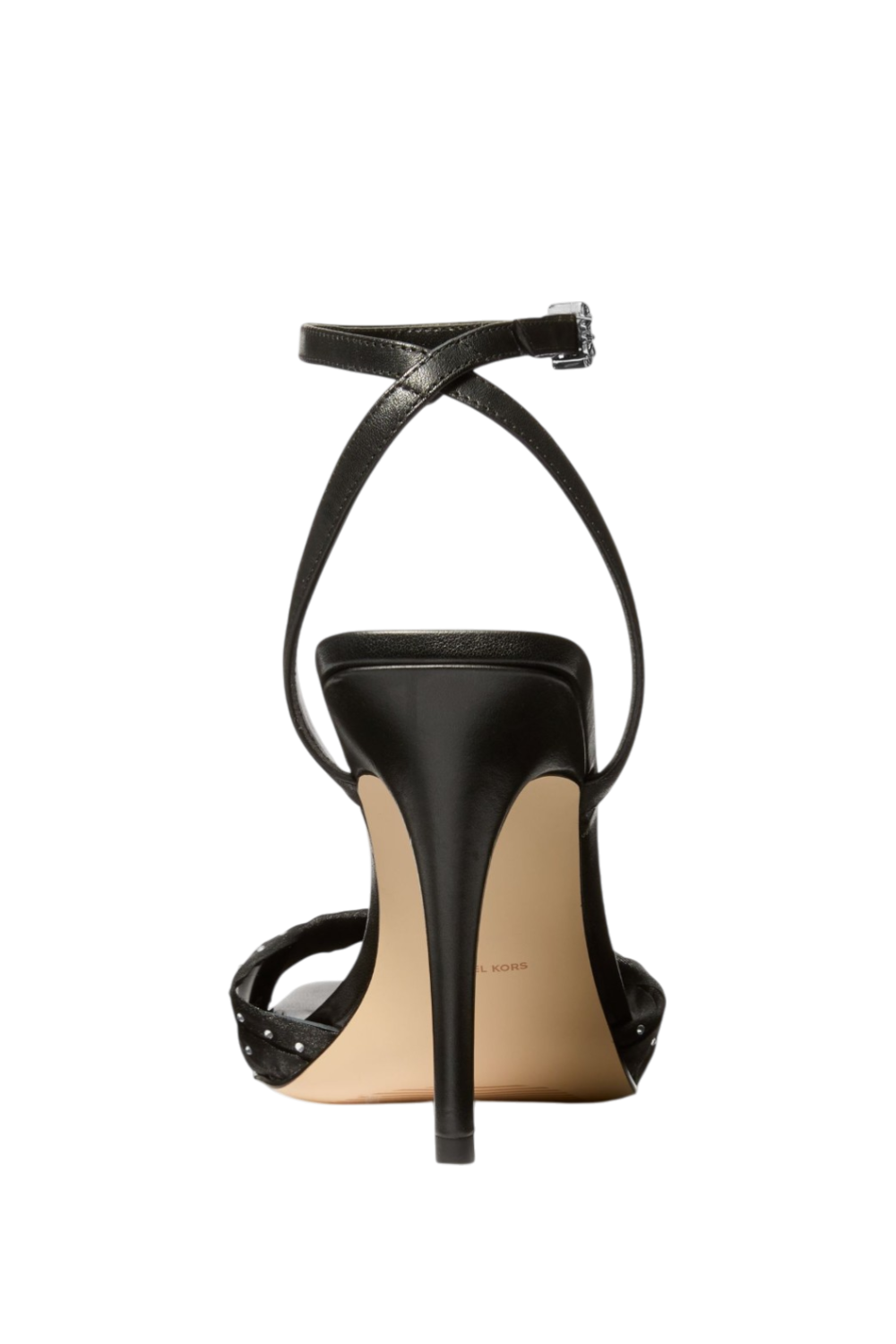 תמונת תקריב של סנדלי עקב