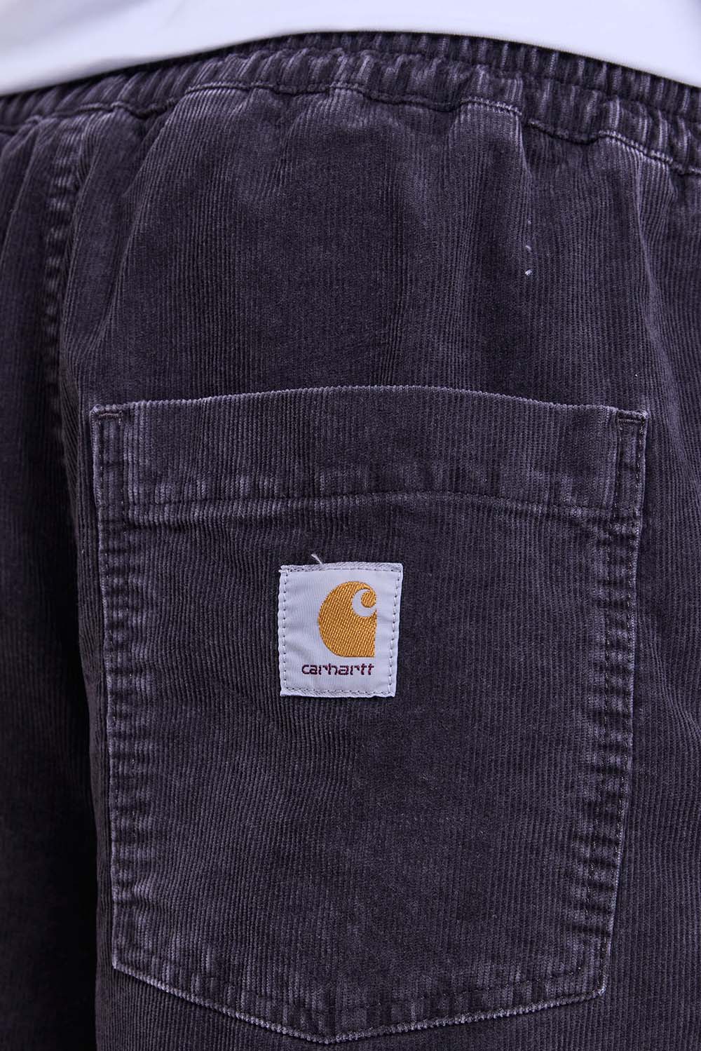 תמונת תקריב דוגמן של מכנסי ברמודה