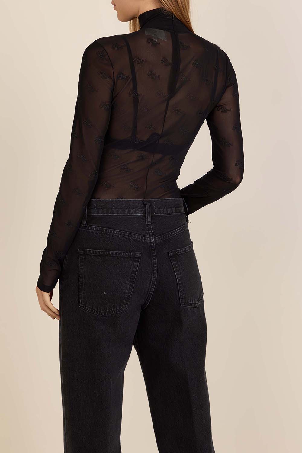 תמונת דוגמן אחורית של בגד גוף ריץ X פריים