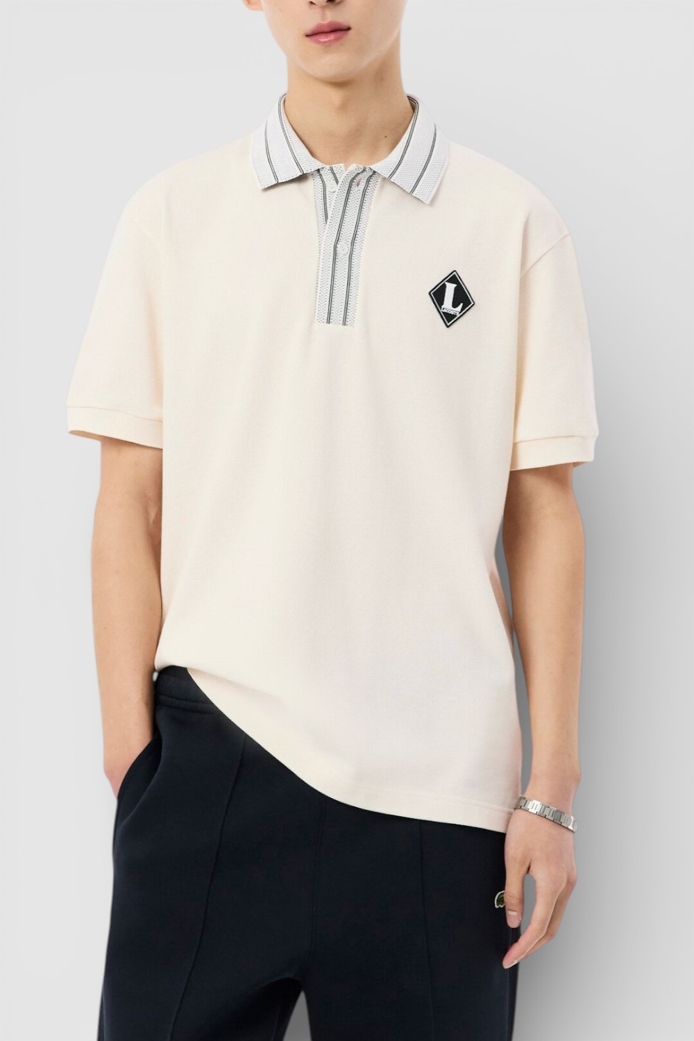 תמונת דוגמן קידמית של חולצת פולו