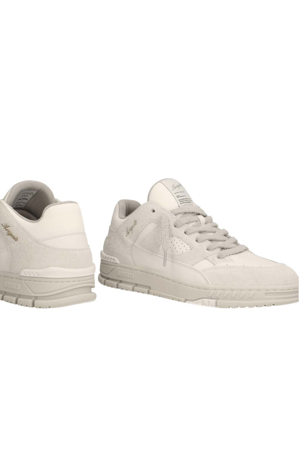 תמונת תקריב של נעלי סניקרס