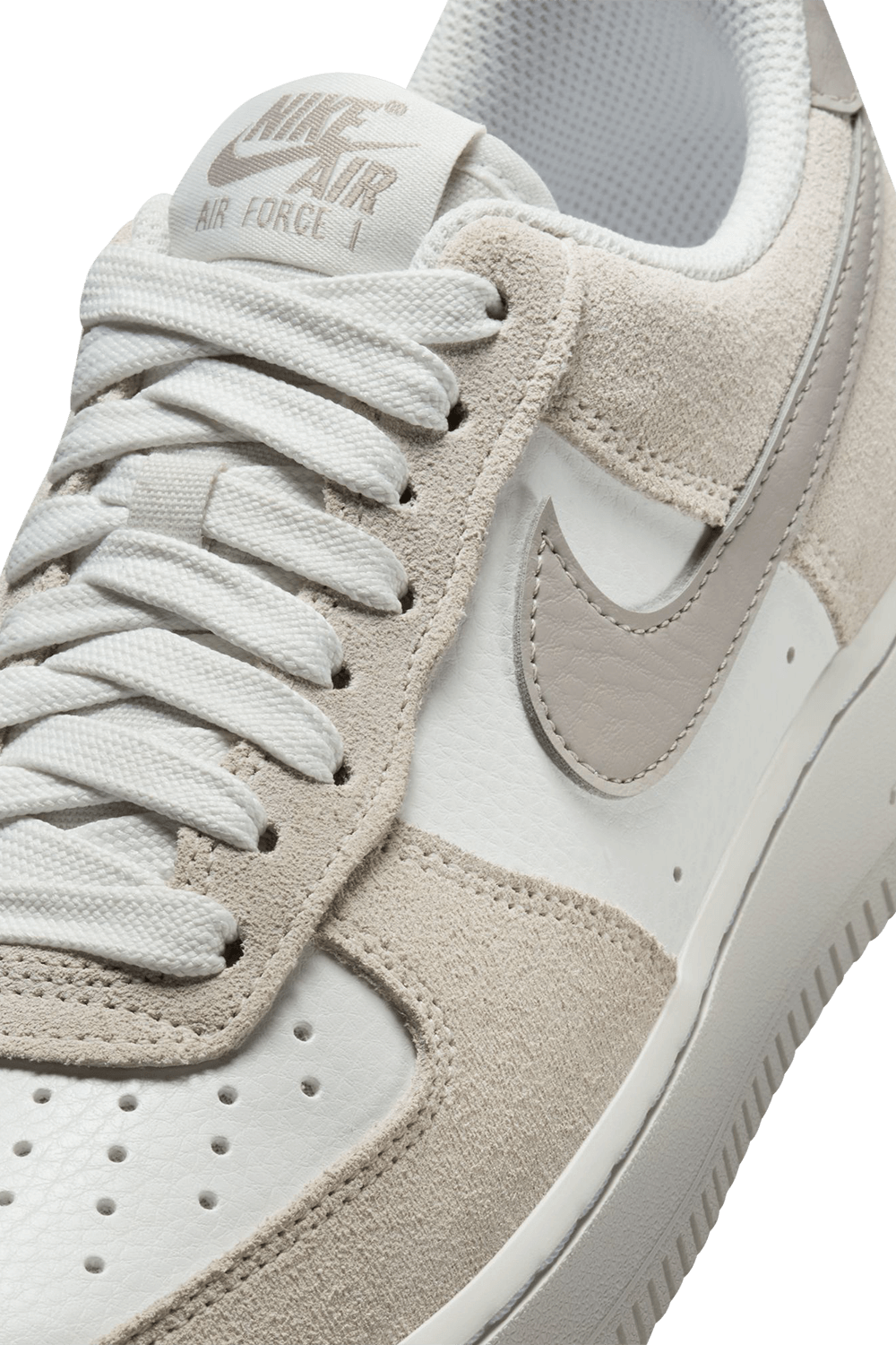 תמונת פנים של נעלי סניקרס אייר פורס 1