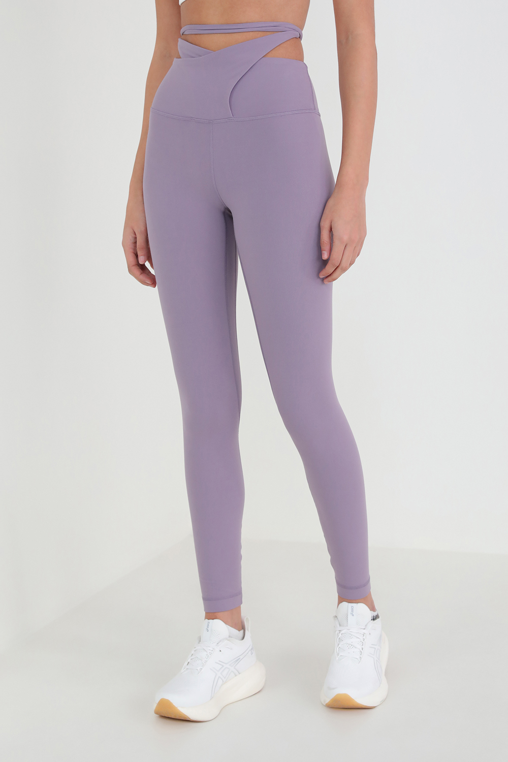 תמונת דוגמן קידמית של Align&trade; Wrap-Waist Tight 25